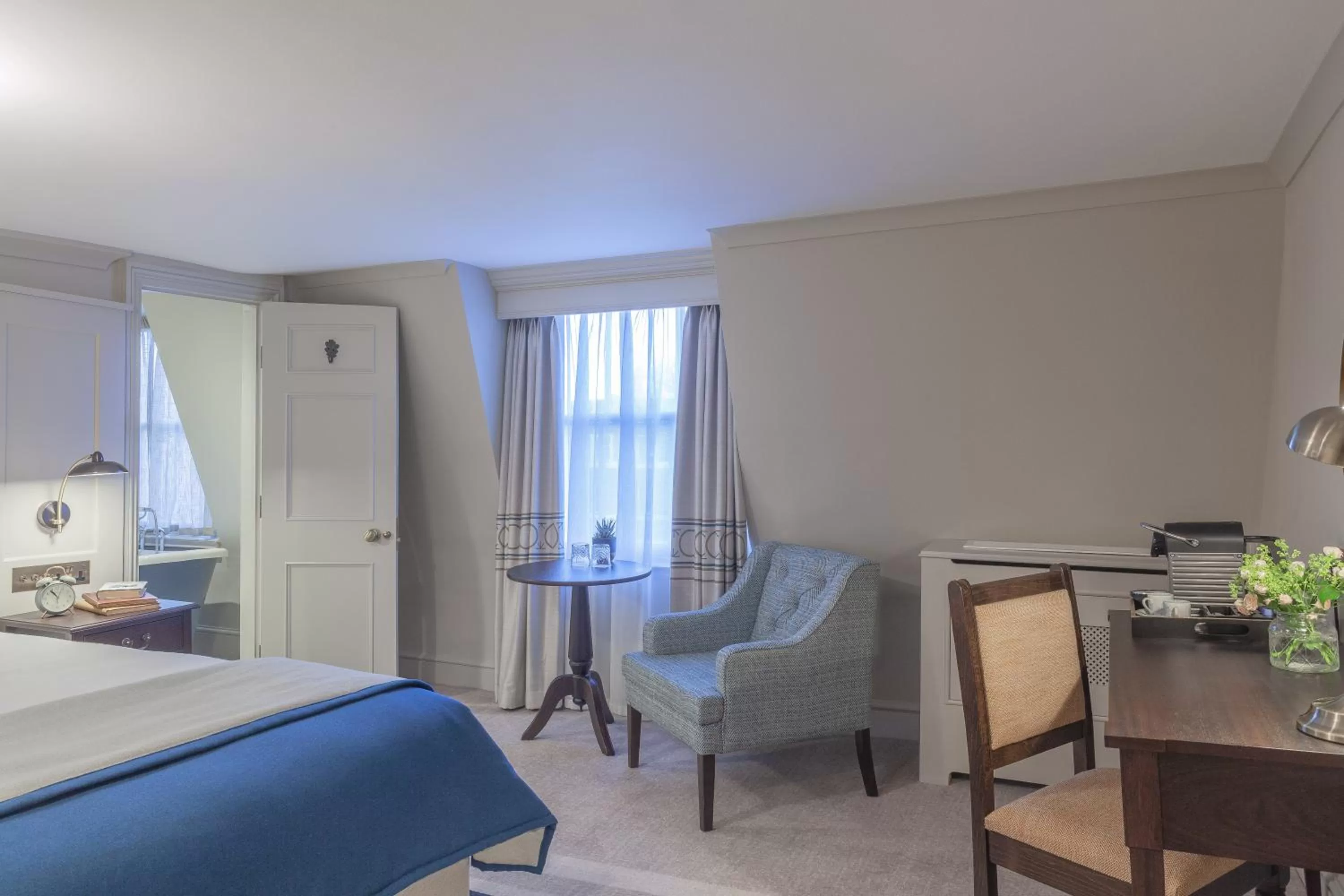 Bedroom, Bed in Richmond Hill Hotel