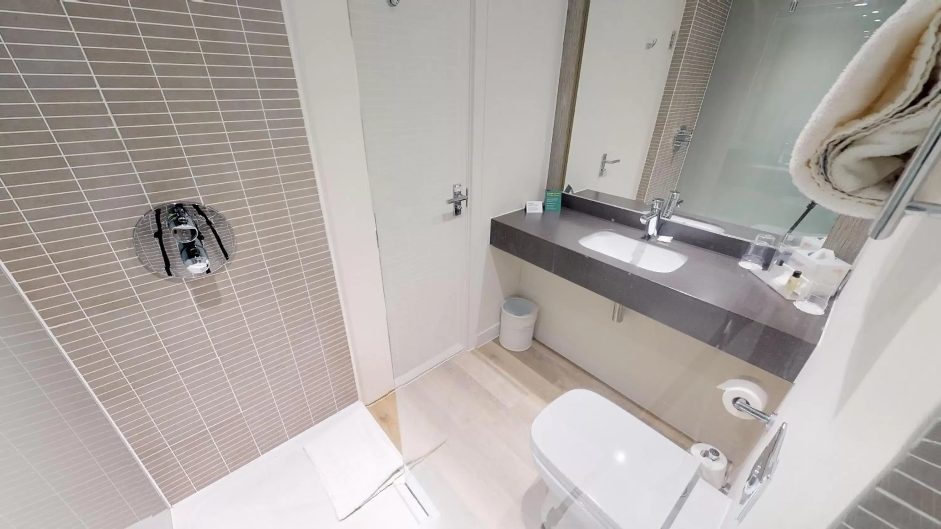Bathroom in Holiday Inn Runcorn M56 Junction 12, an IHG Hotel