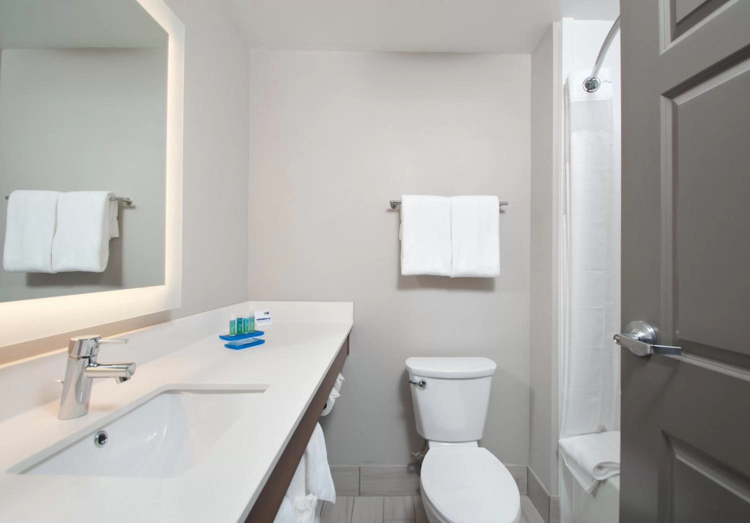 Photo of the whole room in Holiday Inn Express Quantico - Stafford by IHG