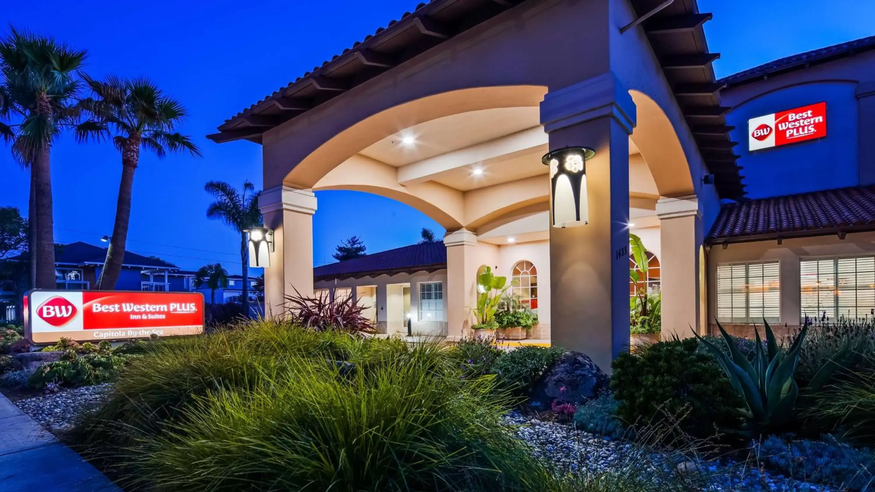 Property Building in Best Western Plus Capitola By-the-Sea Inn & Suites