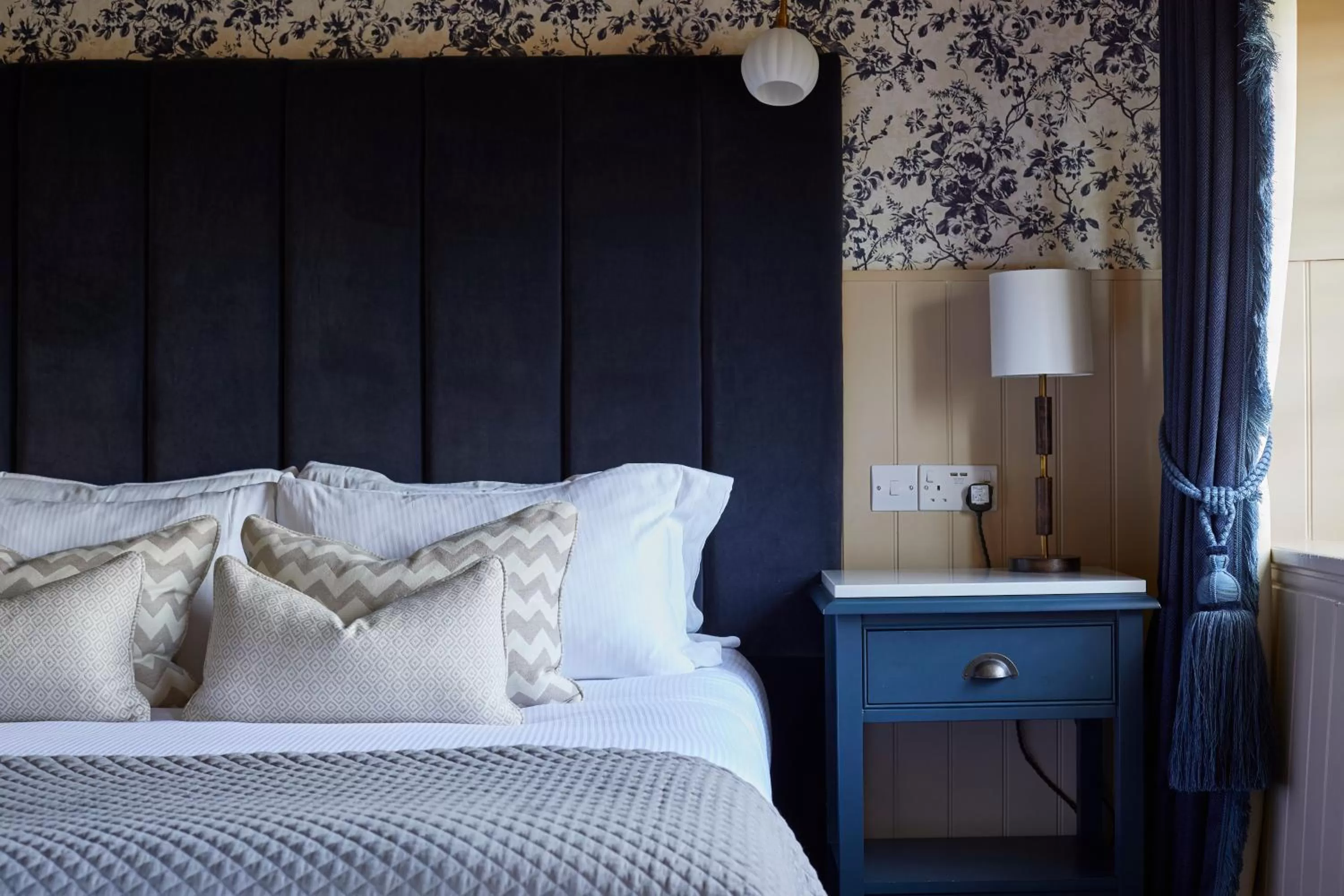 Decorative detail, Bed in The King's Arms