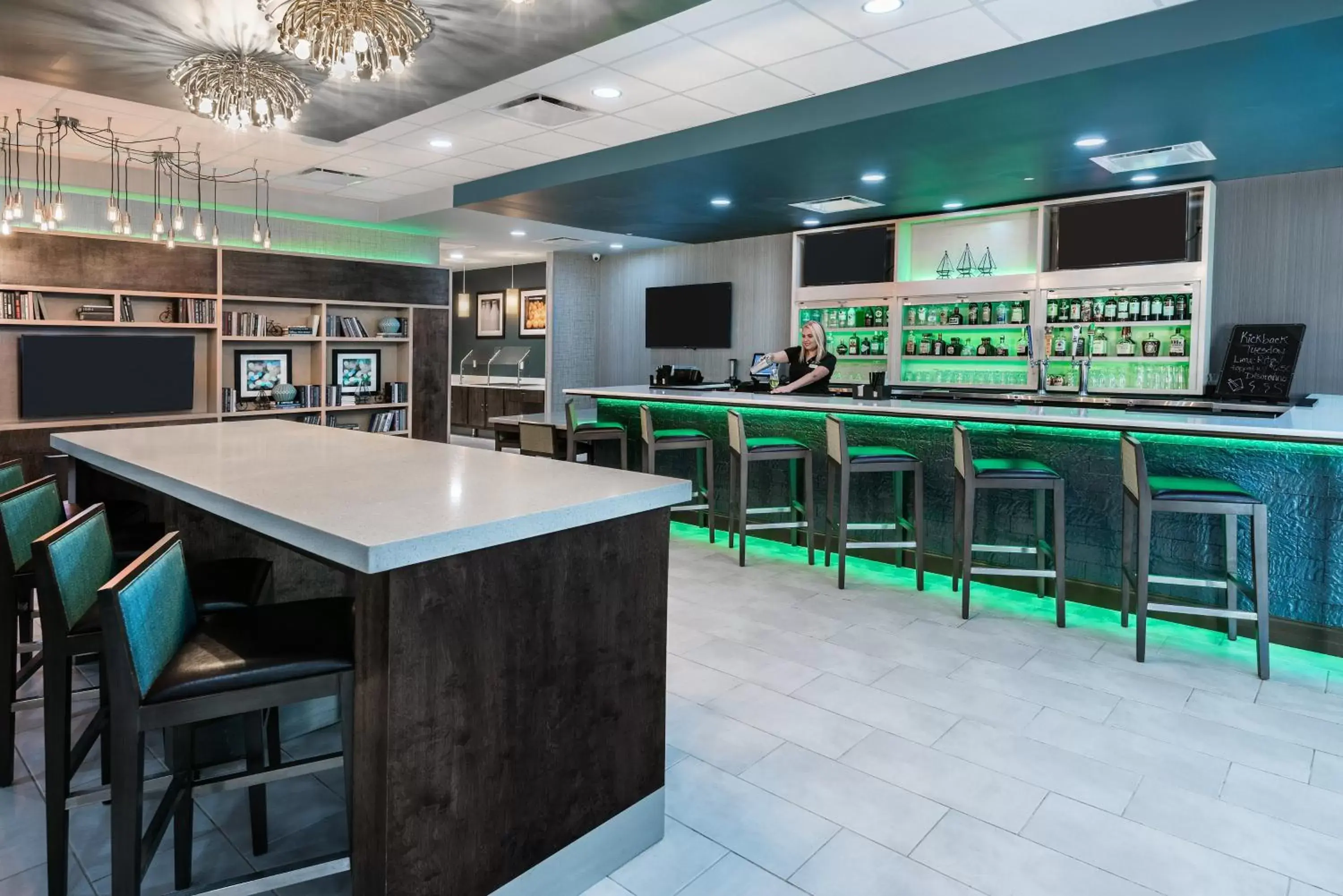Lounge or bar, Lounge/Bar in Holiday Inn - Beaumont East-Medical Ctr Area, an IHG Hotel