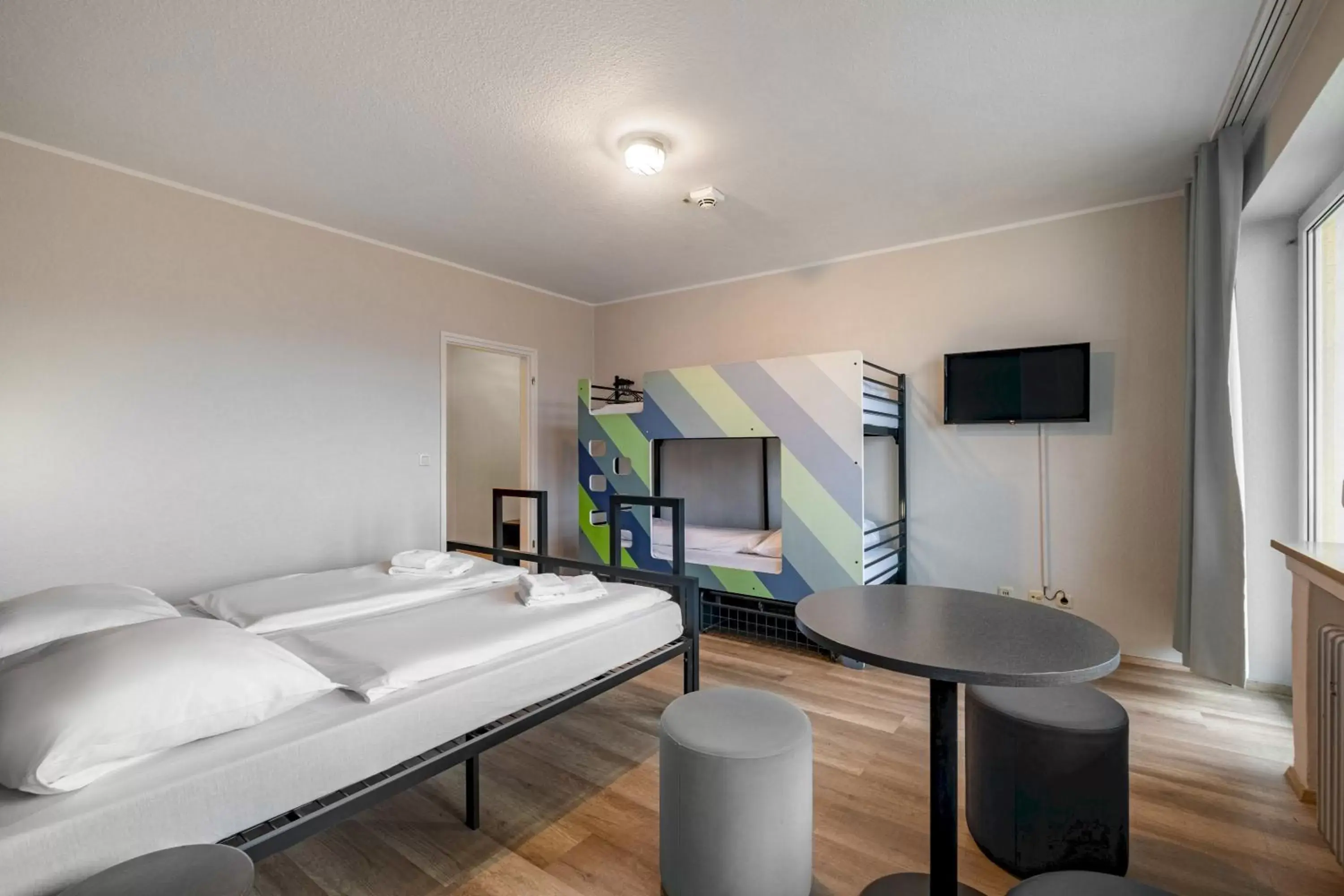 TV and multimedia, Bed in a&o München Hauptbahnhof TV and multimedia, Bed in a&o München Hauptbahnhof