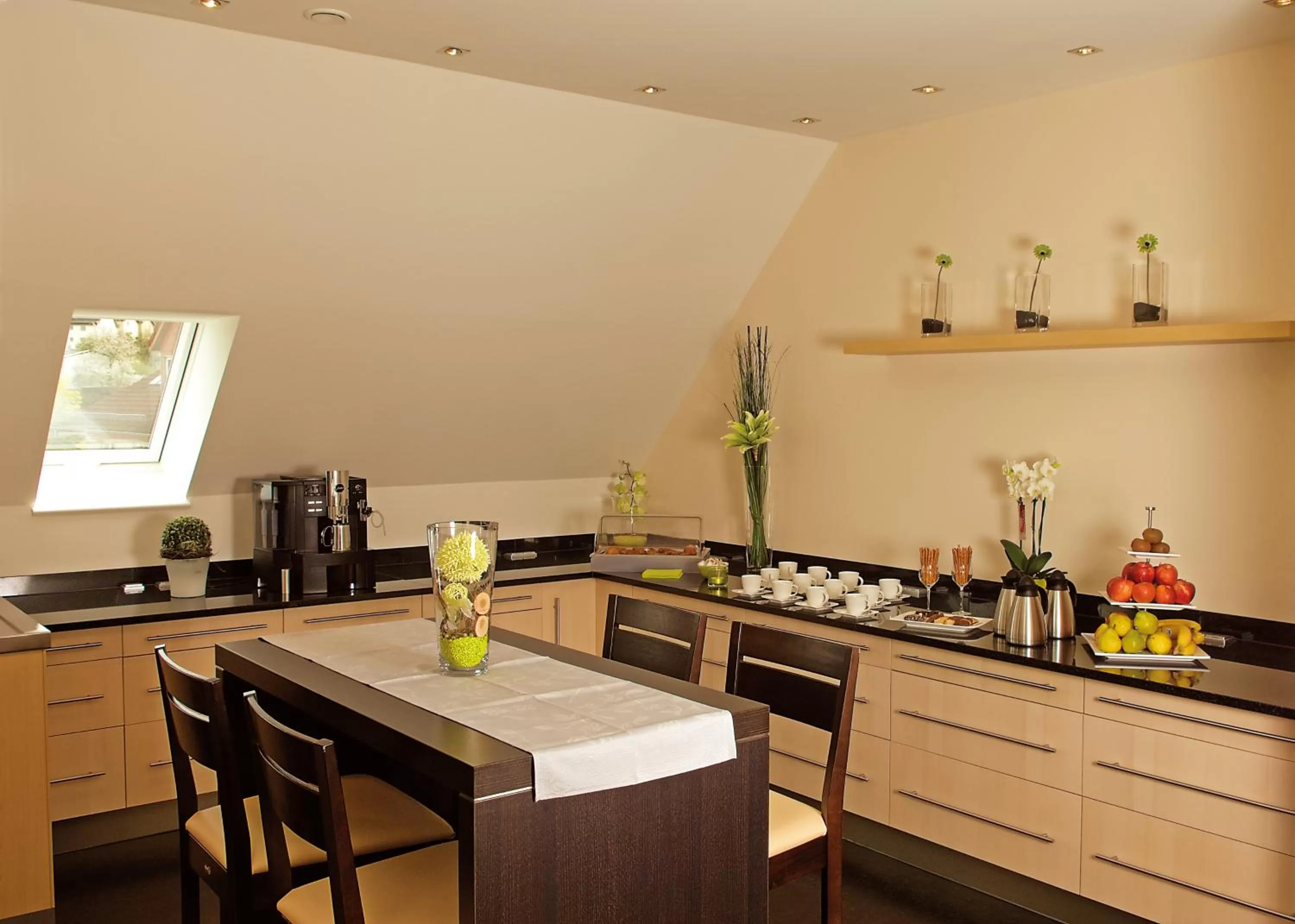 Restaurant/places to eat in Hotel sleep & go