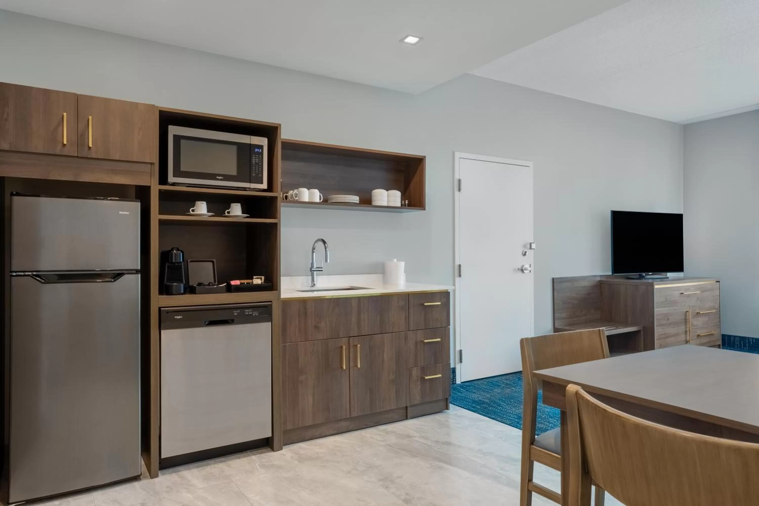 Kitchen or kitchenette in Home2 Suites By Hilton Huntsville