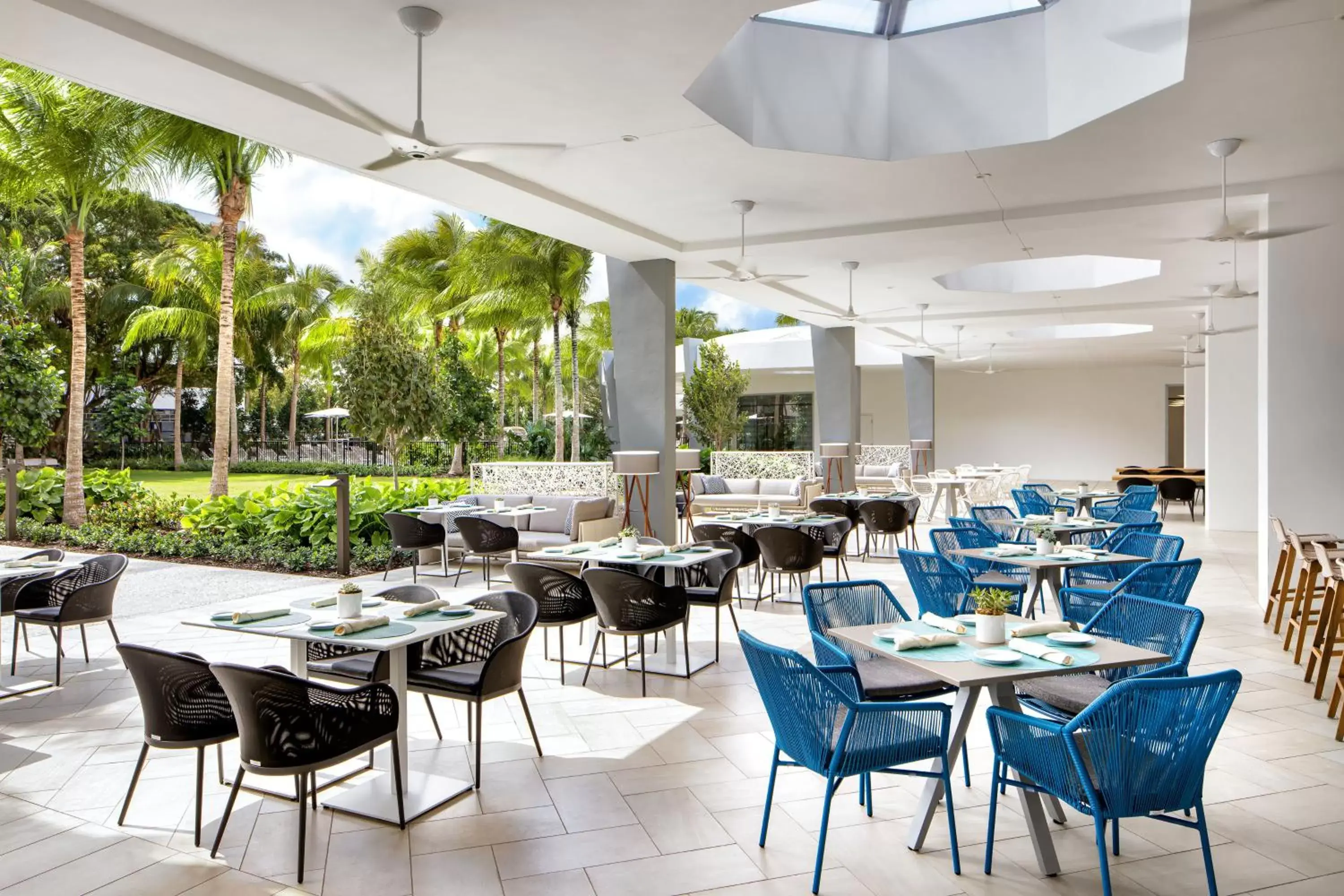 Swimming pool, Restaurant/Places to Eat in Le Méridien Dania Beach at Fort Lauderdale Airport