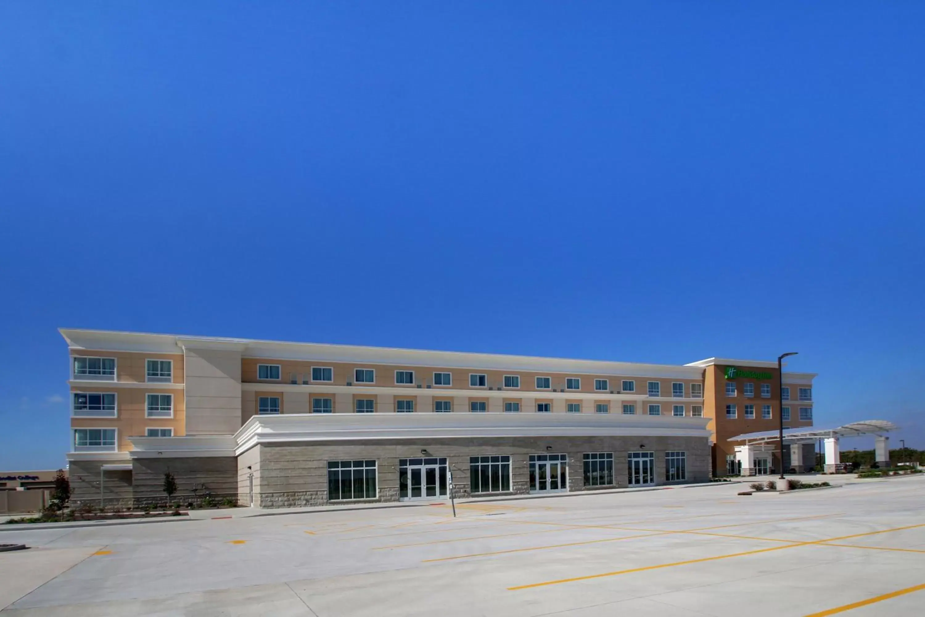 Property Building in Holiday Inn & Suites Peoria at Grand Prairie, an IHG Hotel