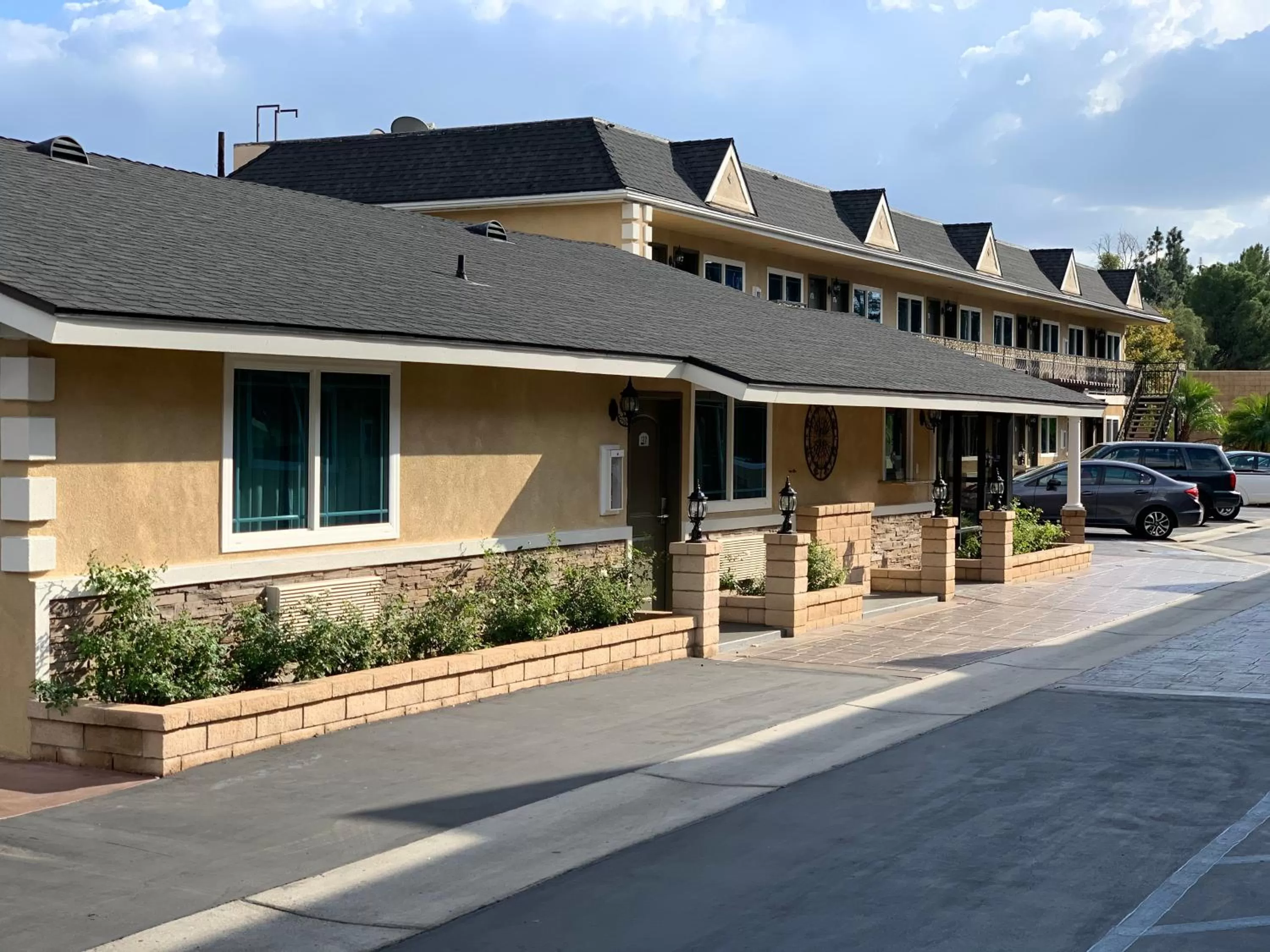 Property building in Walnut Inn & Suites West Covina