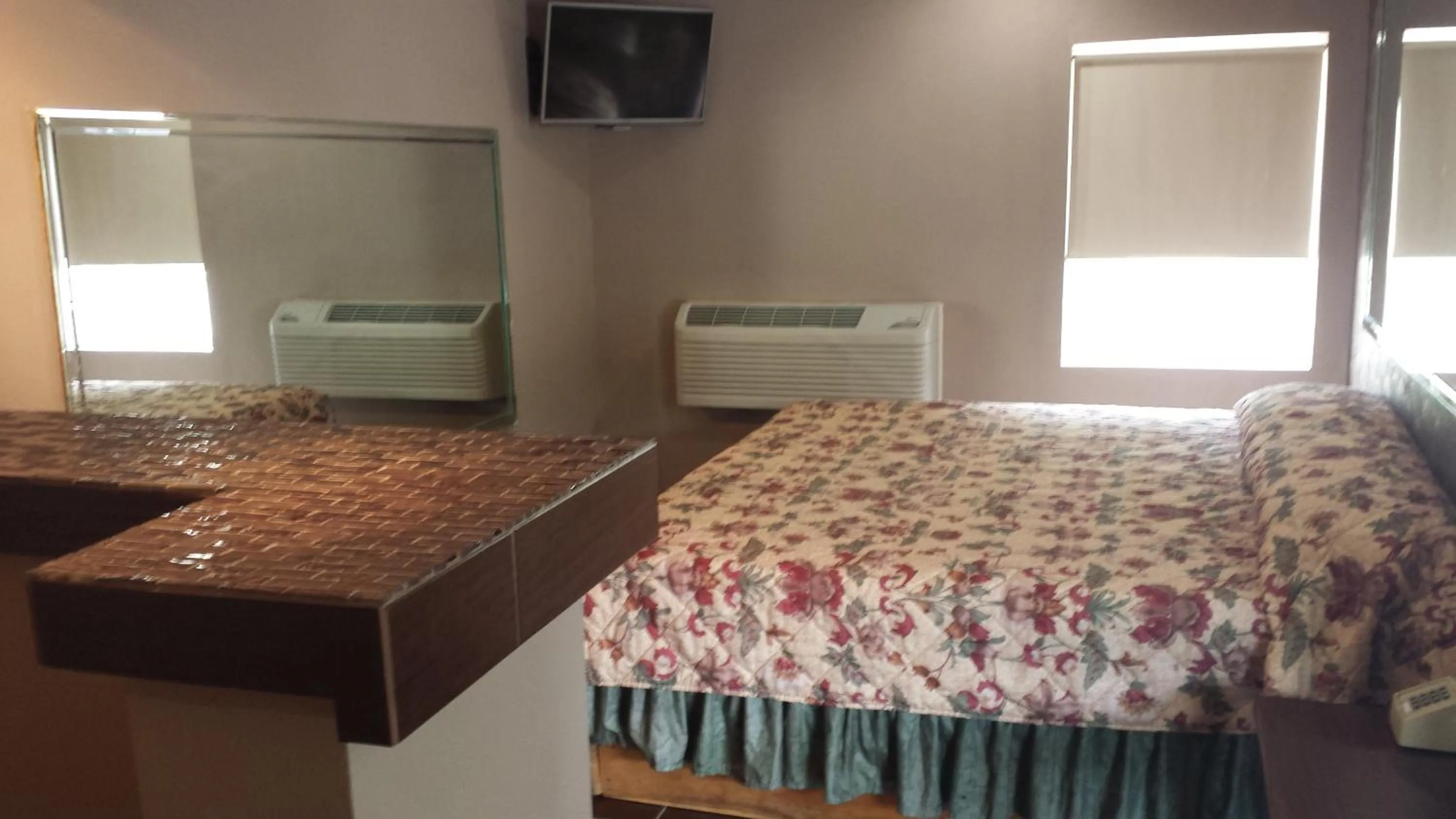 Photo of the whole room, Bed in Royal Relax Inn