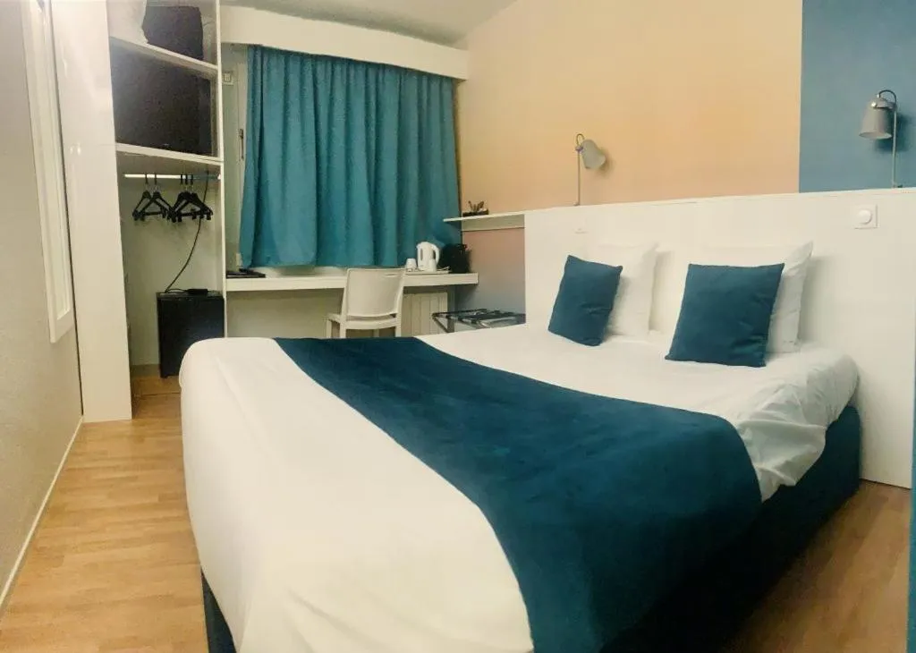 Bed in Hotel Central Parc Oyonnax