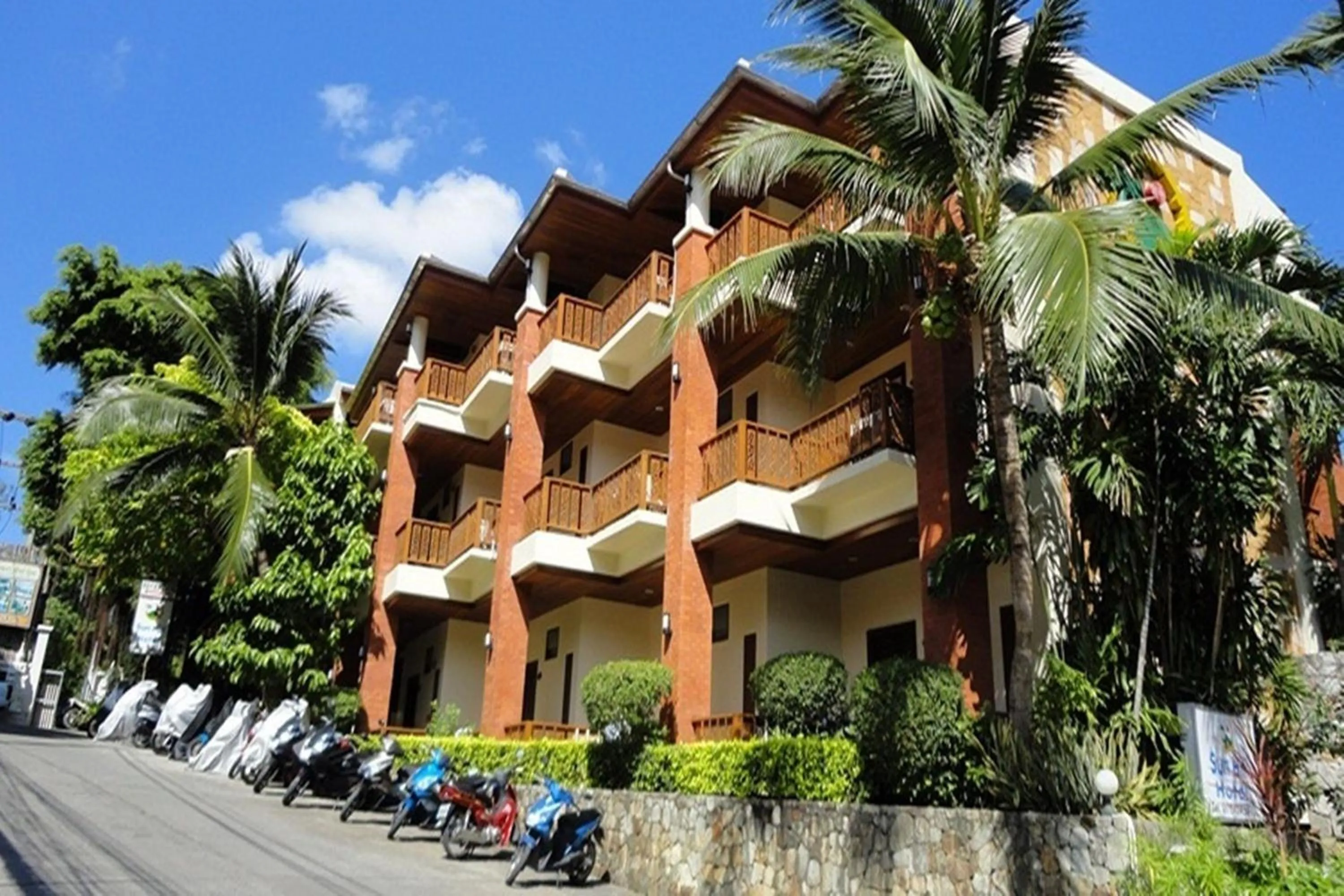 Facade/entrance in Sun Hill Hotel Patong
