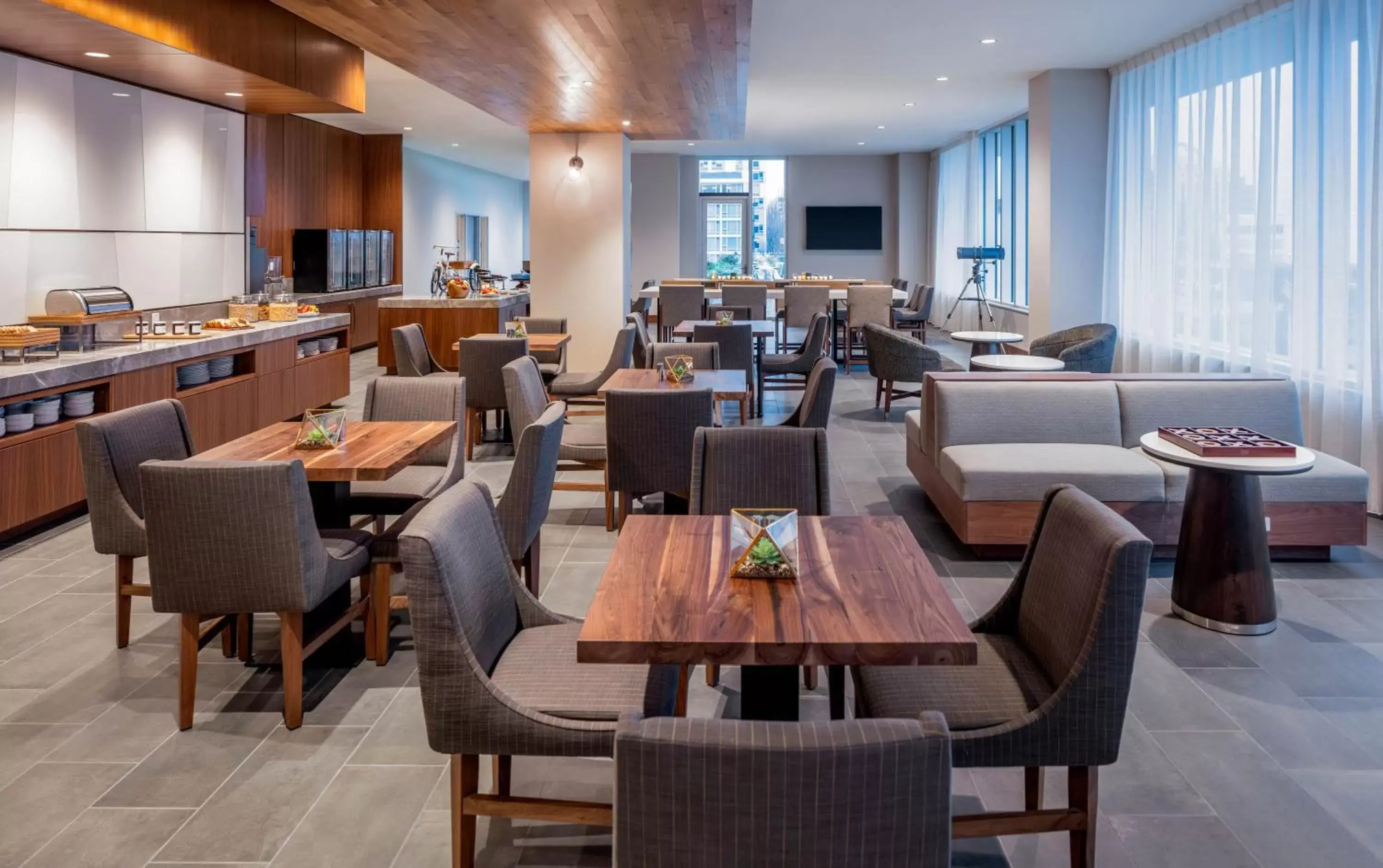 Lounge or bar in Hyatt Regency Portland at the Oregon Convention Center Lounge or bar in Hyatt Regency Portland at the Oregon Convention Center