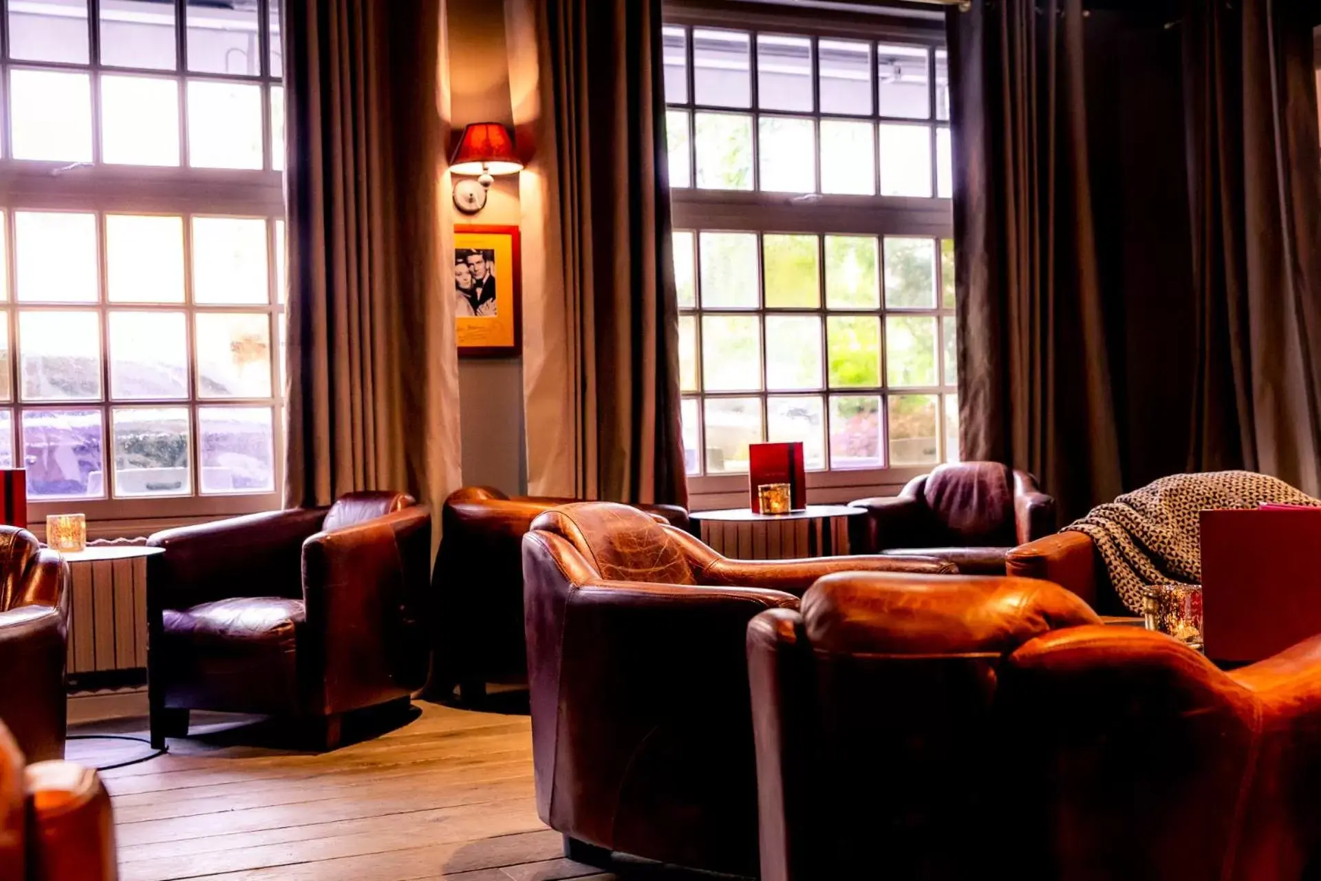 Lounge or bar, Seating Area in Hotel Le Lion D'Or et Restaurant La Table Du Lion