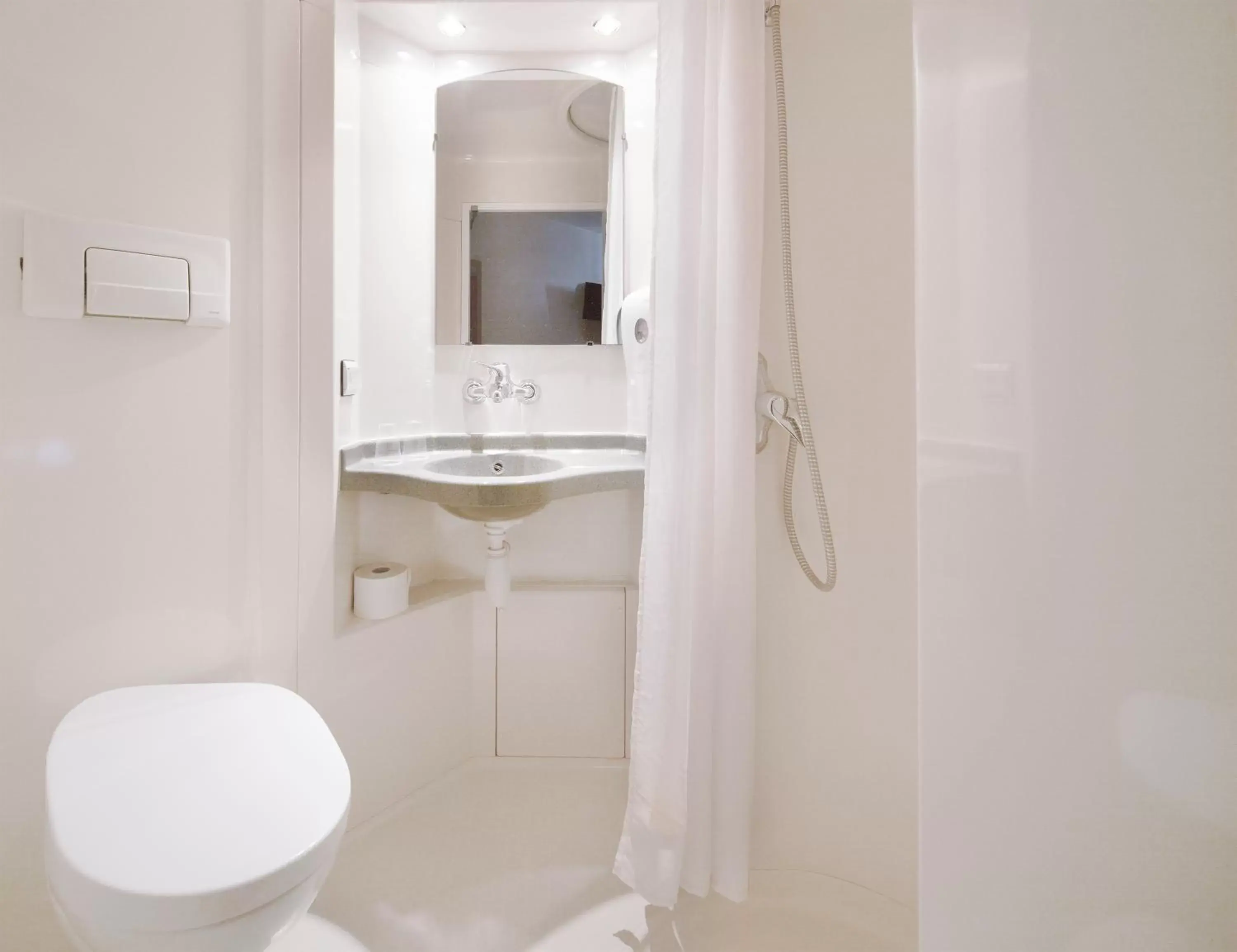 Shower, Bathroom in Premiere Classe Varsovie / Warszawa