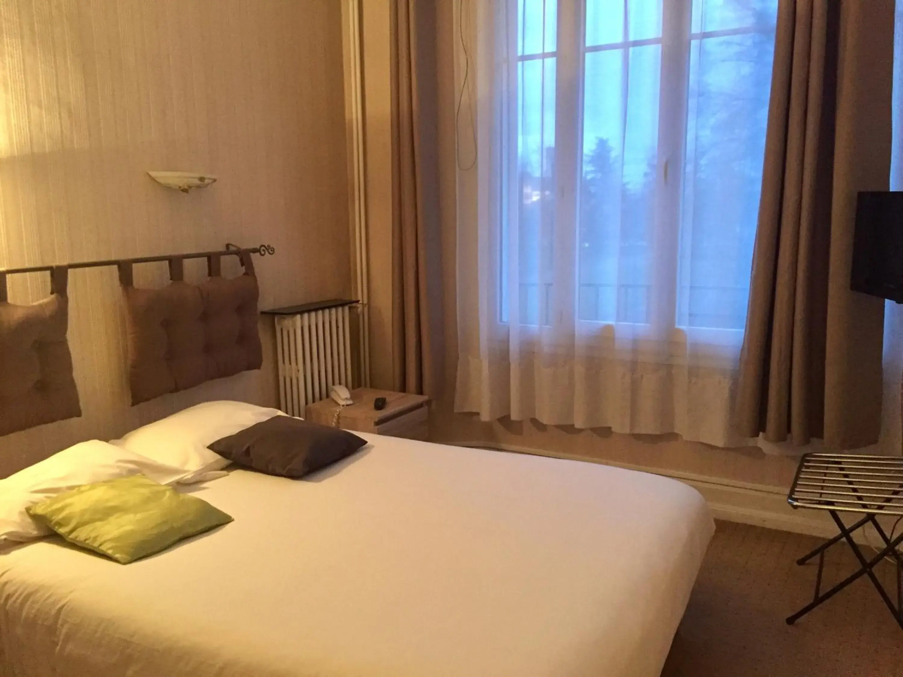 Bedroom, Bed in Hôtel Villa Du Parc