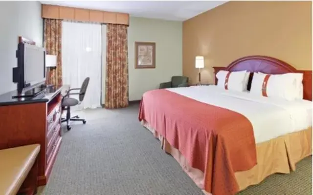 King Room - Disability Access/Non-Smoking in Holiday Inn Memphis-University of Memphis, an IHG Hotel