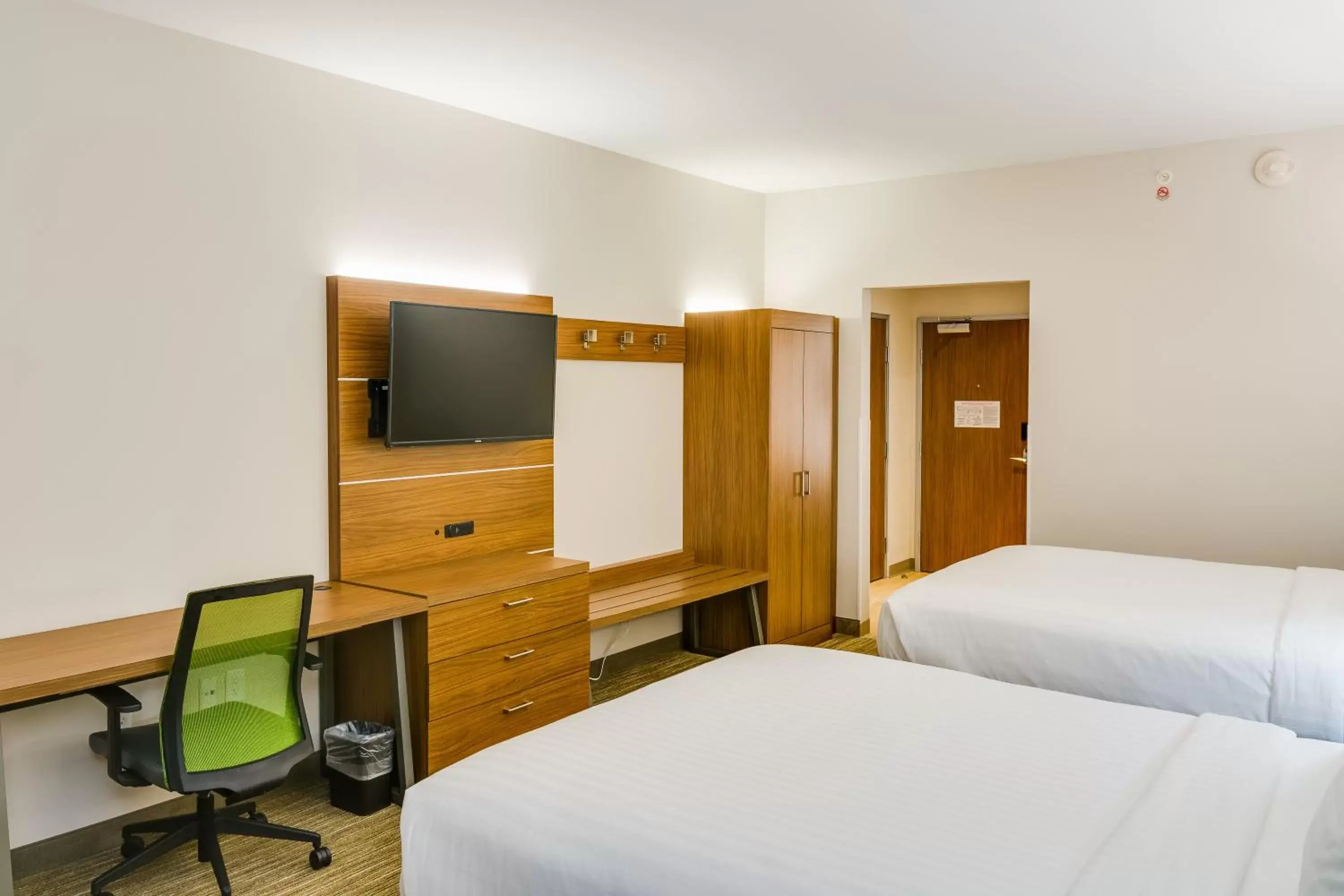 Photo of the whole room, TV/Entertainment Center in Holiday Inn Express & Suites Russellville, an IHG Hotel