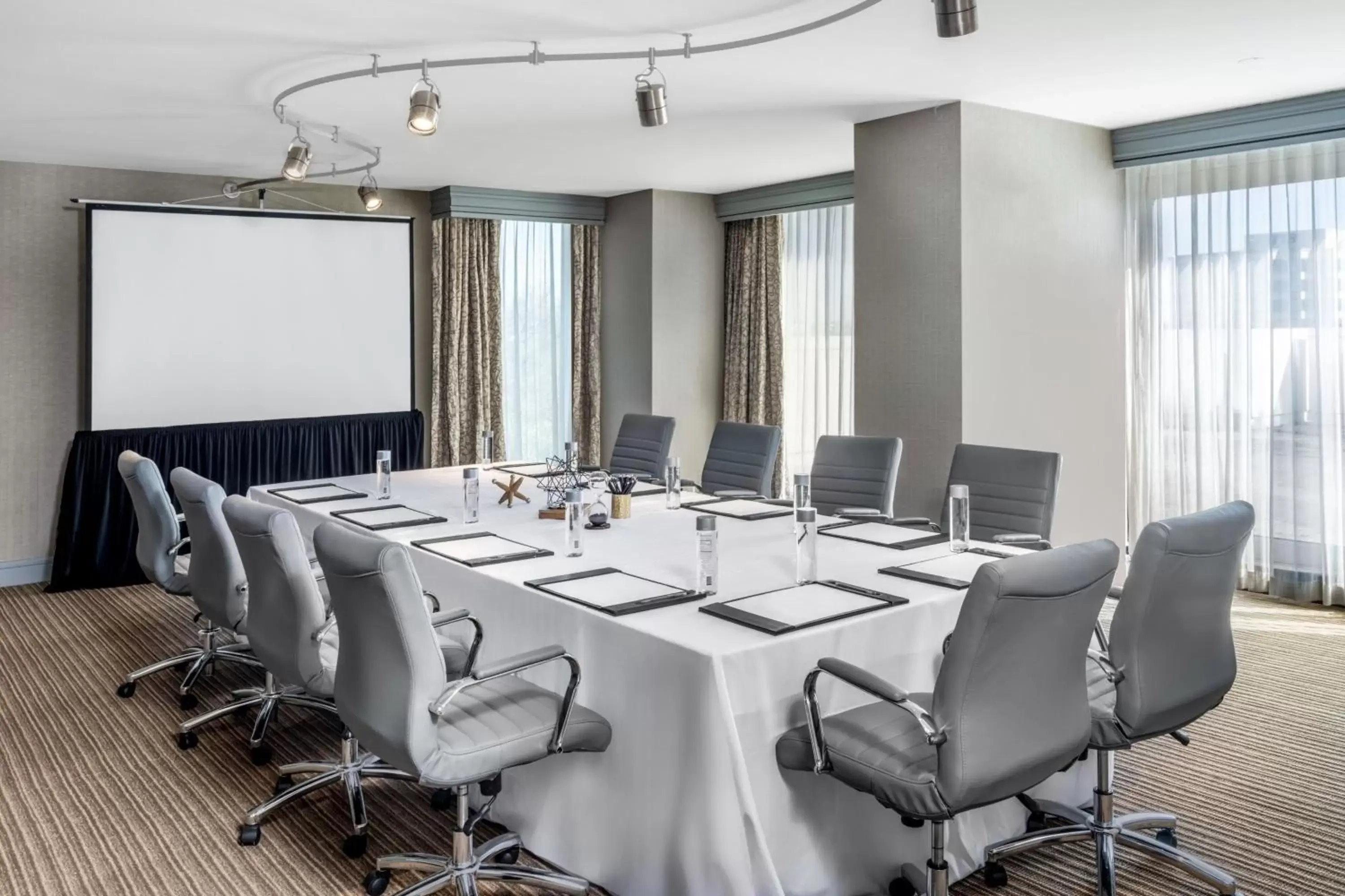 Meeting/conference room in Renaissance Dallas North Hotel