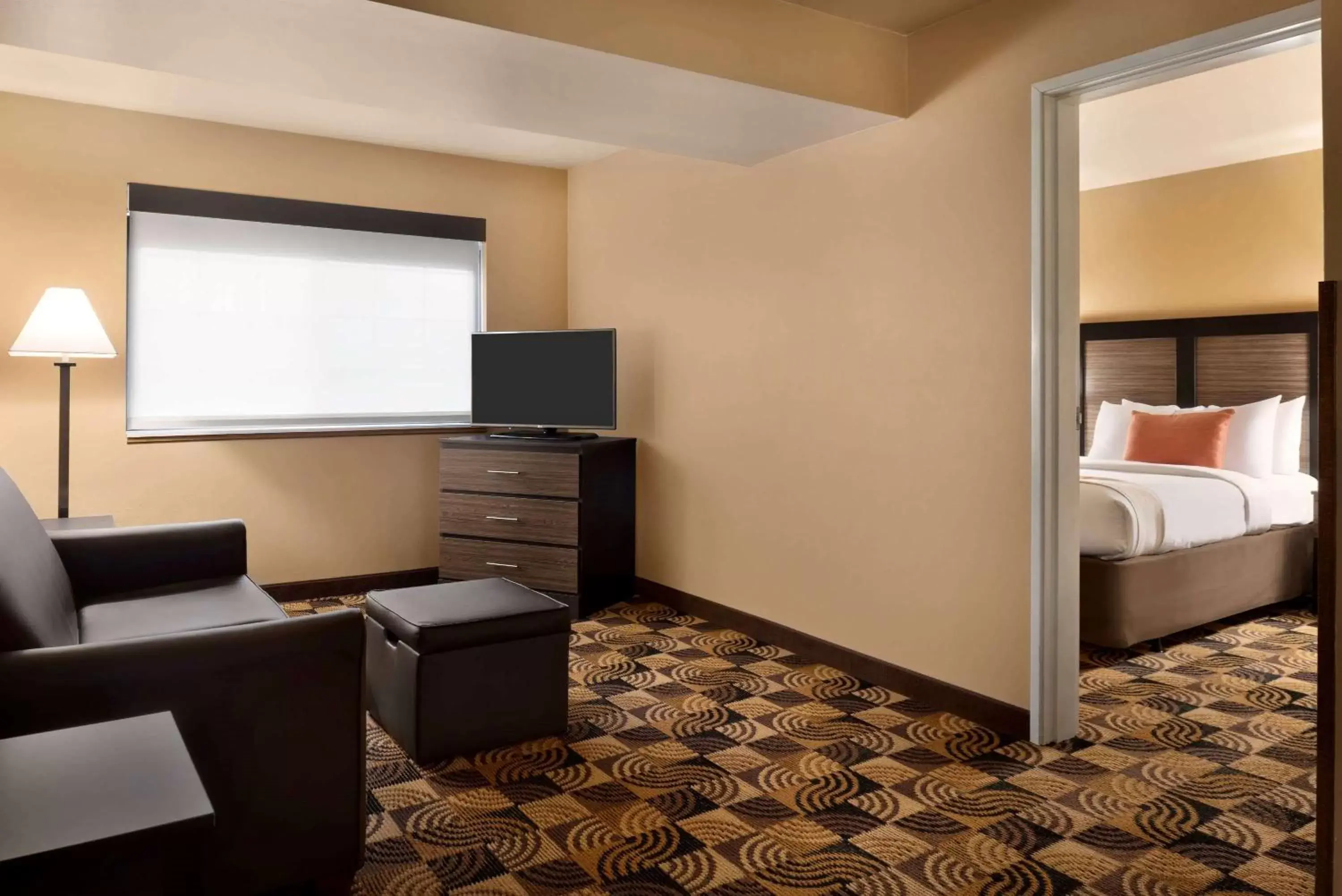 Photo of the whole room, TV/Entertainment Center in Hawthorn Suites By Wyndham Oak Creek/Milwaukee Airport