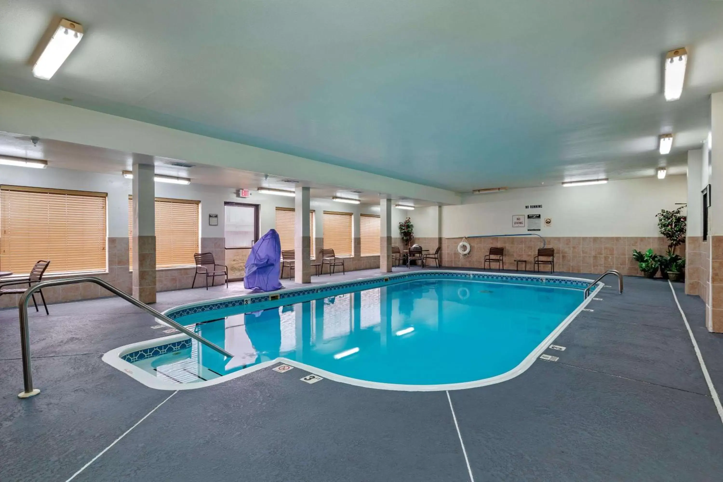 Pool view, Swimming Pool in Best Western Clearlake Plaza