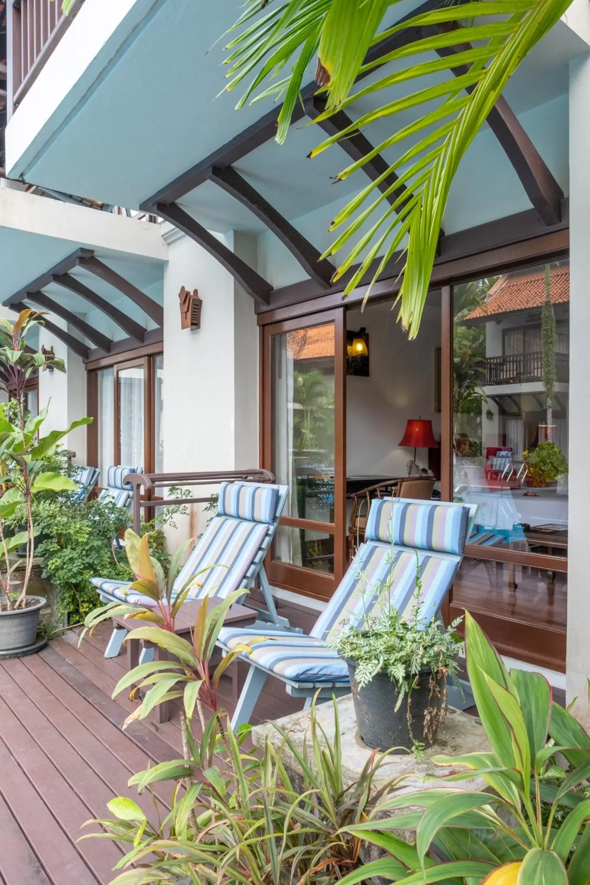 Seating area in Khaolak Oriental Resort - Adult Only