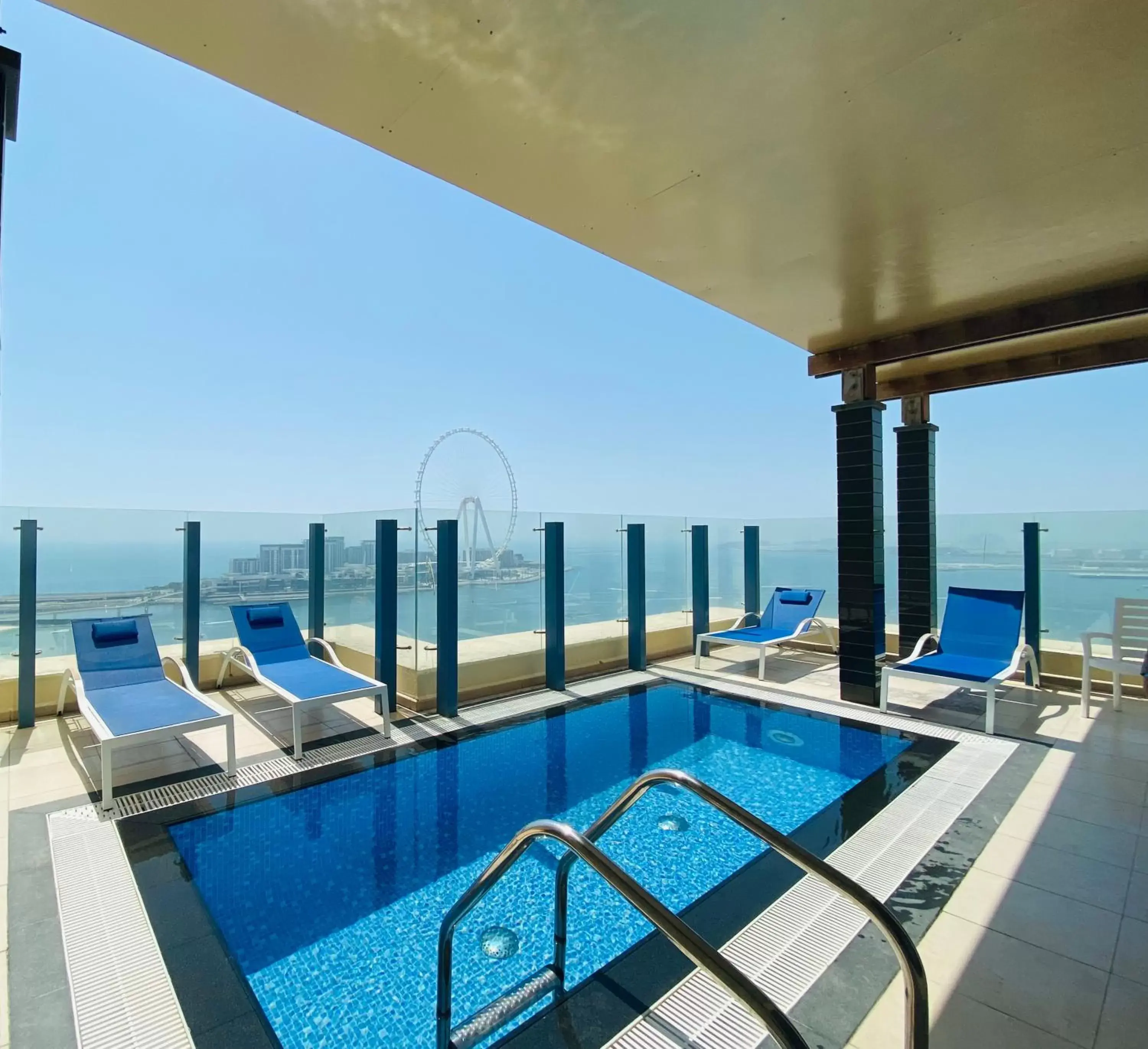 Pool view, Swimming Pool in Roda Amwaj Suites Jumeirah Beach Residence