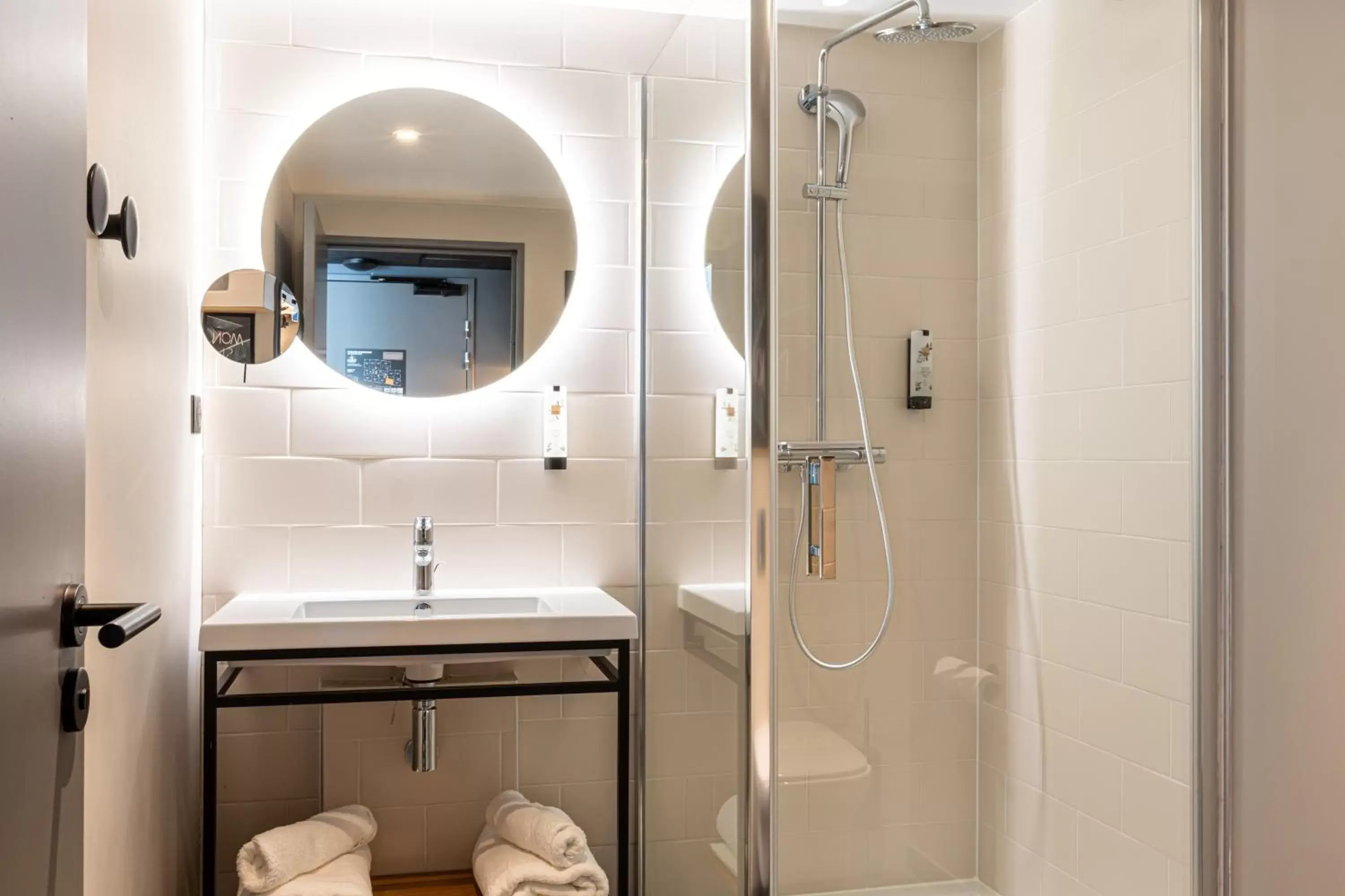 Shower, Bathroom in Best Western M-Treize Paris Asnieres