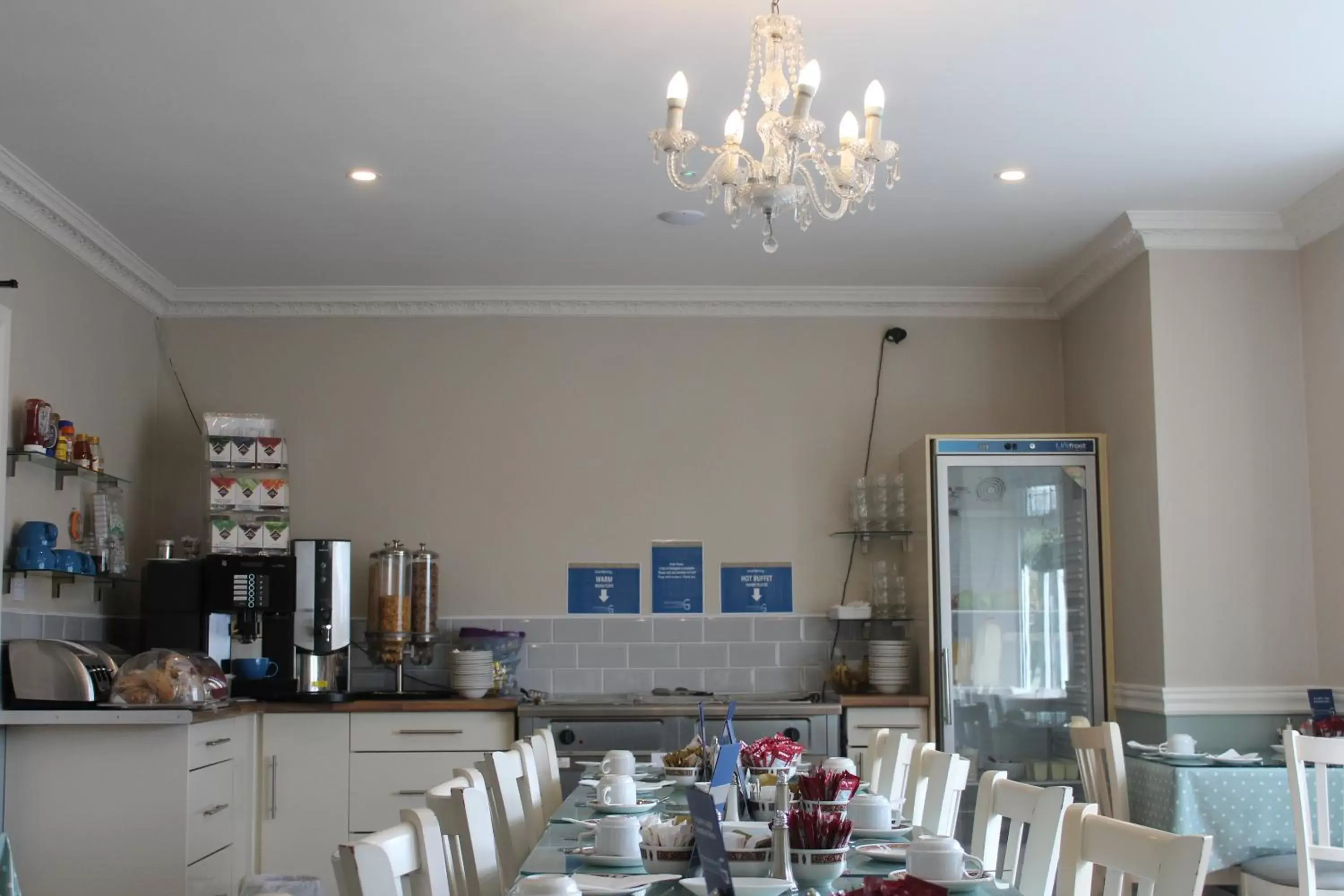 Coffee/tea facilities, Restaurant/Places to Eat in St. Judes Lodge B&B
