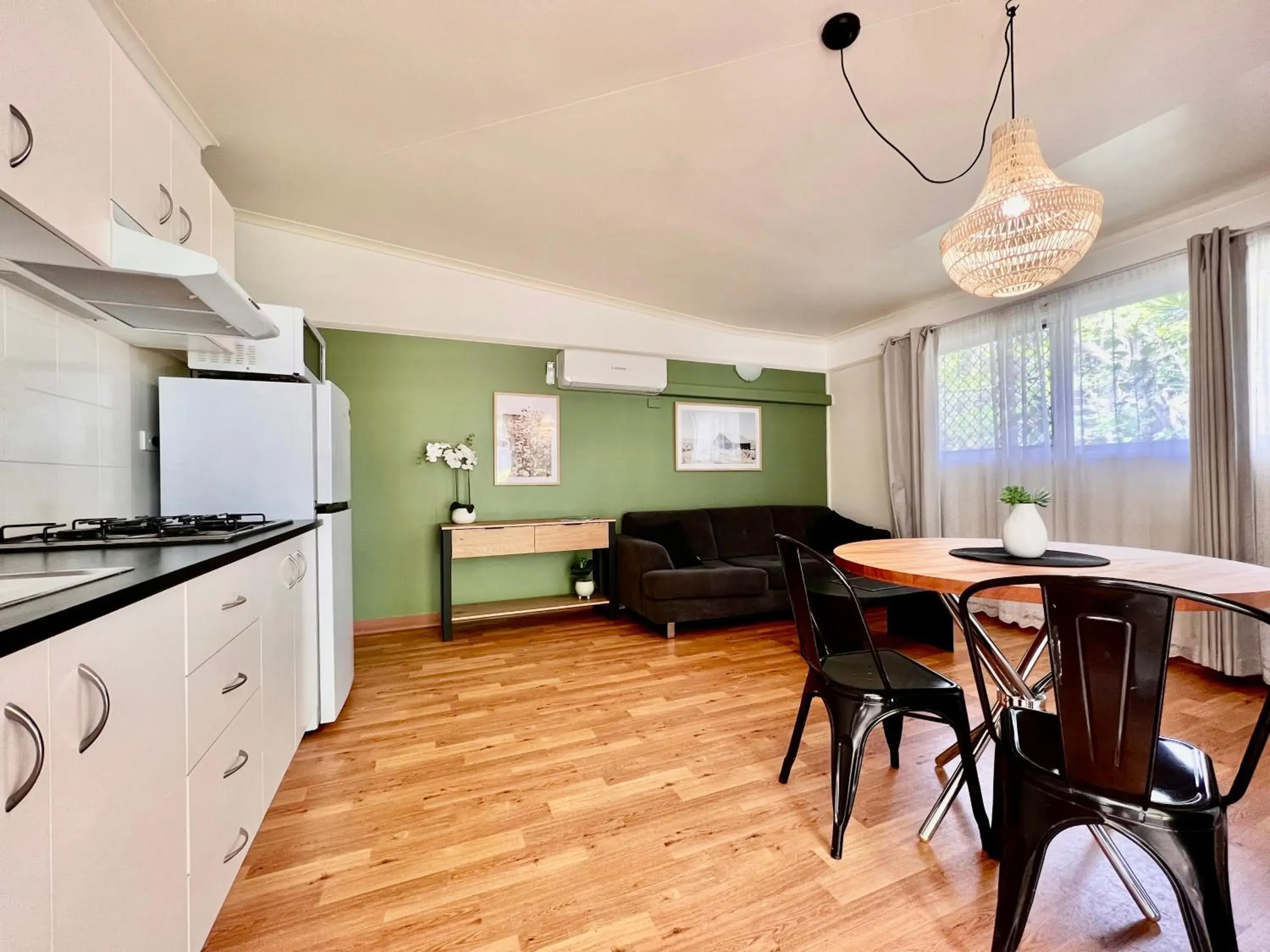 Kitchen/Kitchenette in Colonial Village Resort