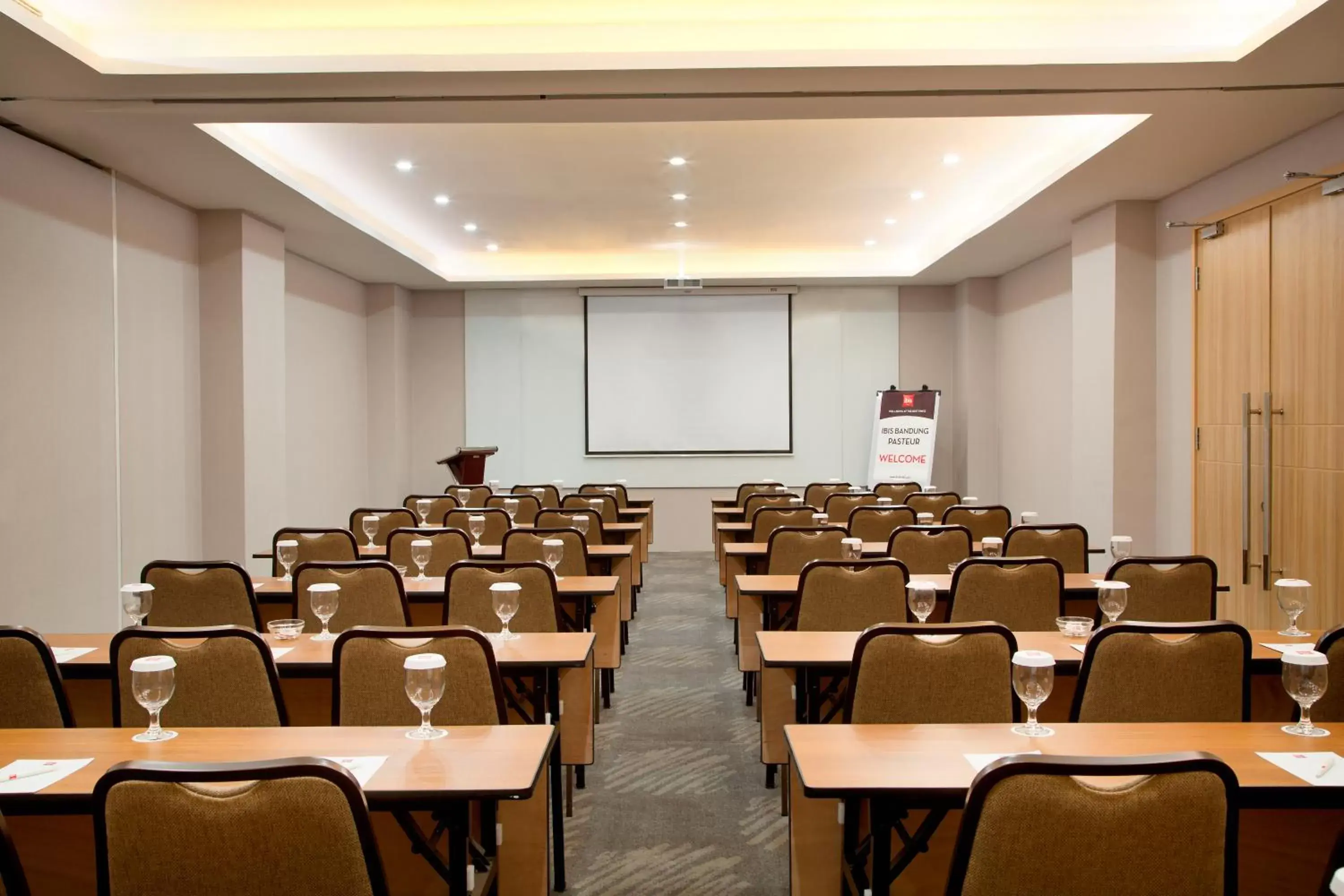 Business facilities in Ibis Bandung Pasteur