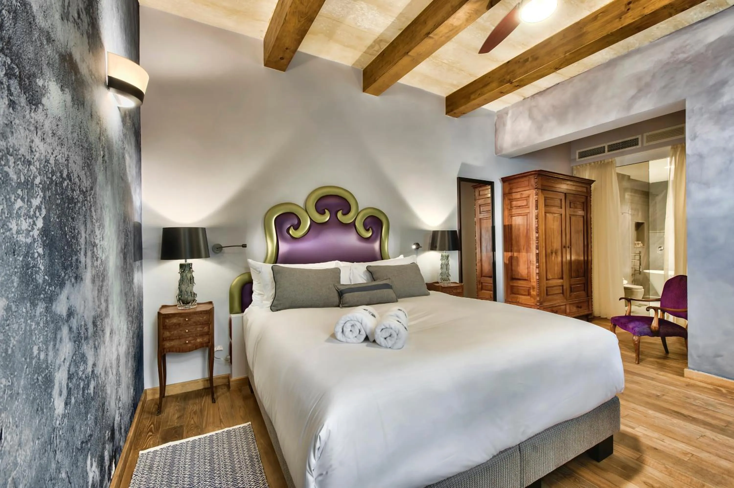 Photo of the whole room, Bed in Palazzo Consiglia - IK Collection