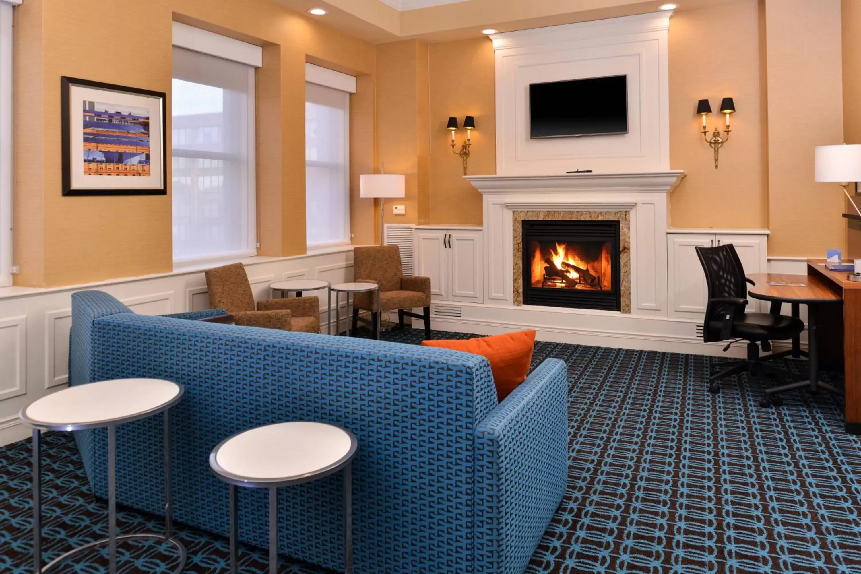 Living room, Lounge/Bar in Fairfield Inn & Suites by Marriott Albany Downtown