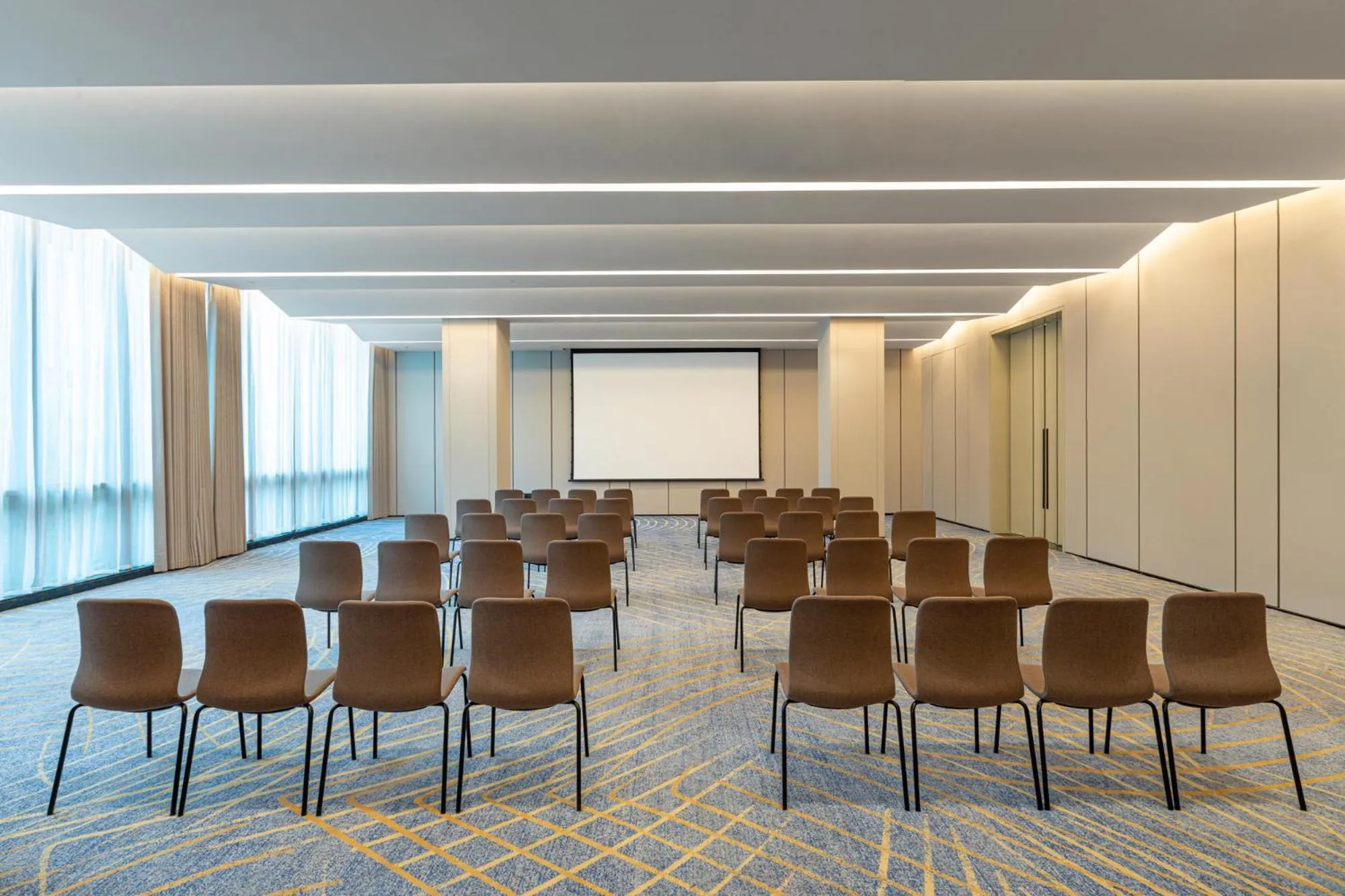 Meeting/conference room in HUALUXE Shanghai Changfeng Park - Park Lake View