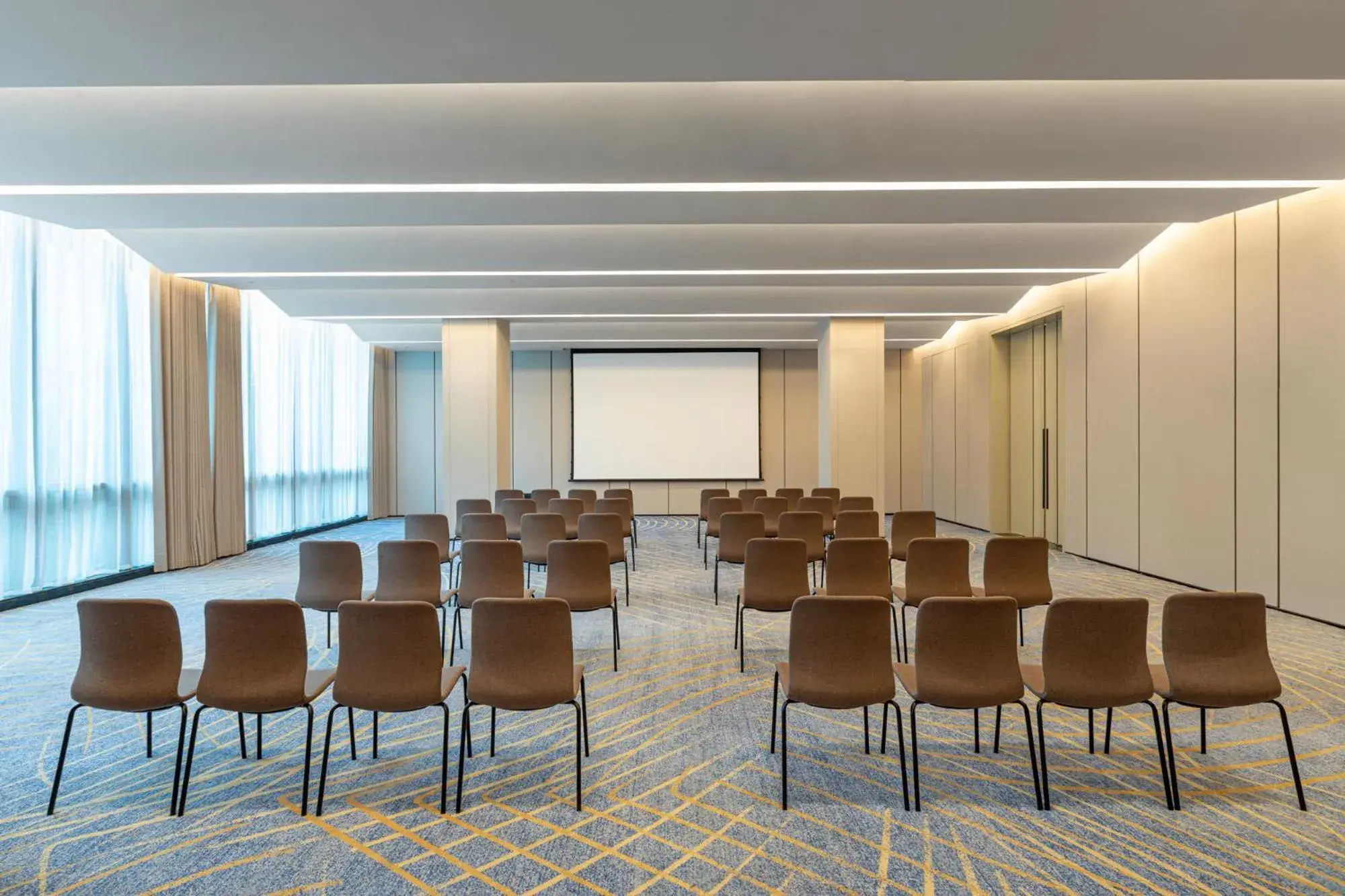 Meeting/conference room in HUALUXE Shanghai Changfeng Park, an IHG Hotel