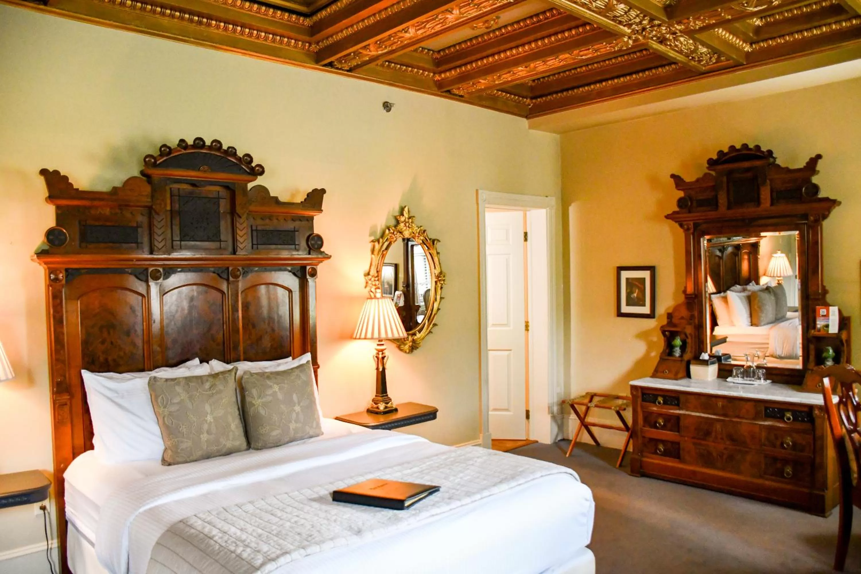 Bedroom, Bed in The Sayre Mansion