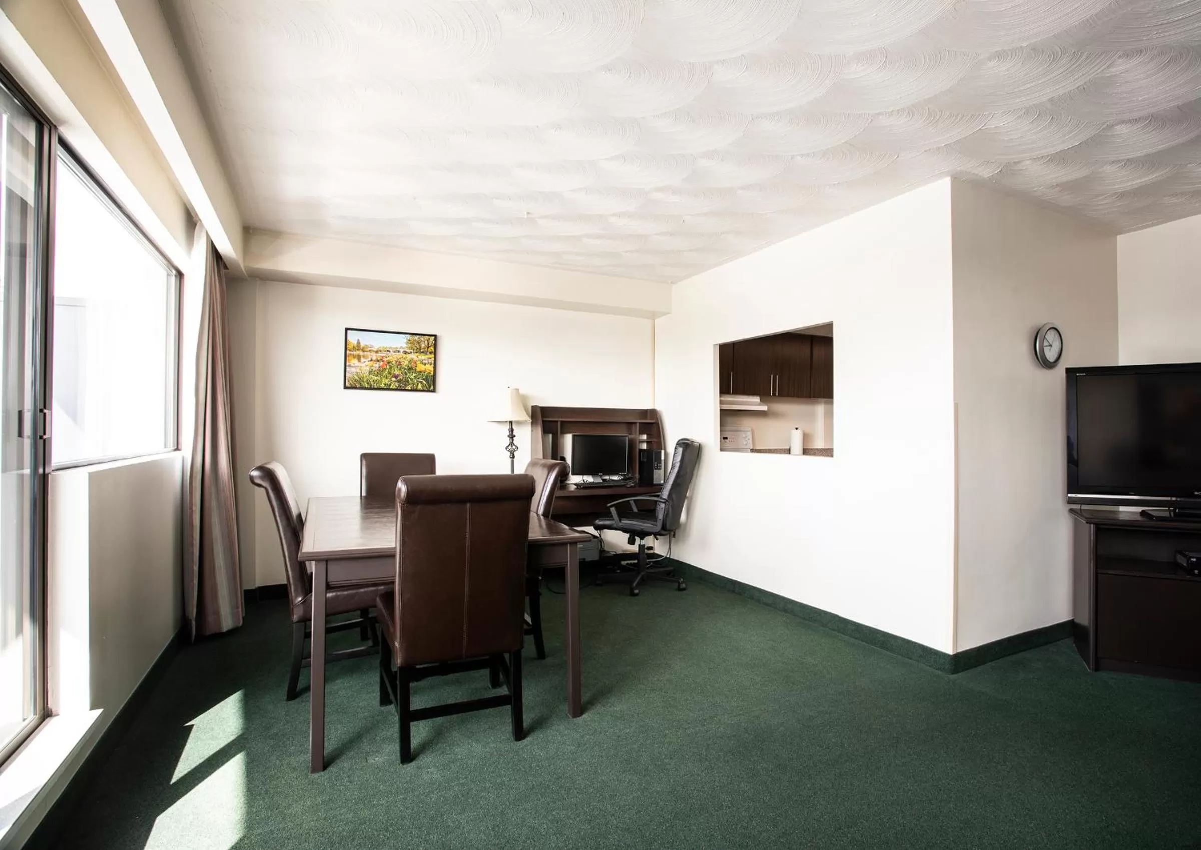 TV and multimedia in The Business Inn