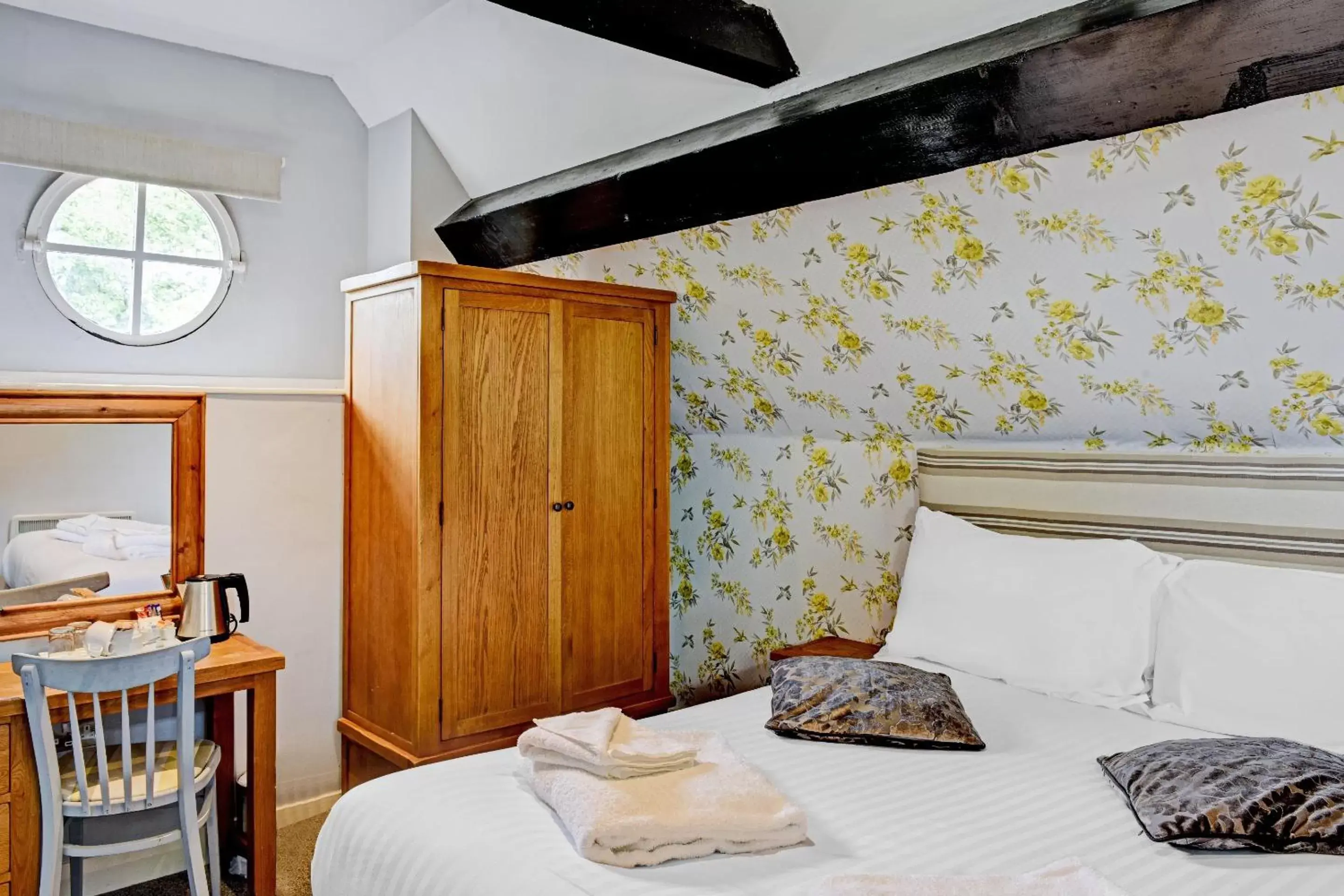Bedroom in OYO Dovecote Hotel