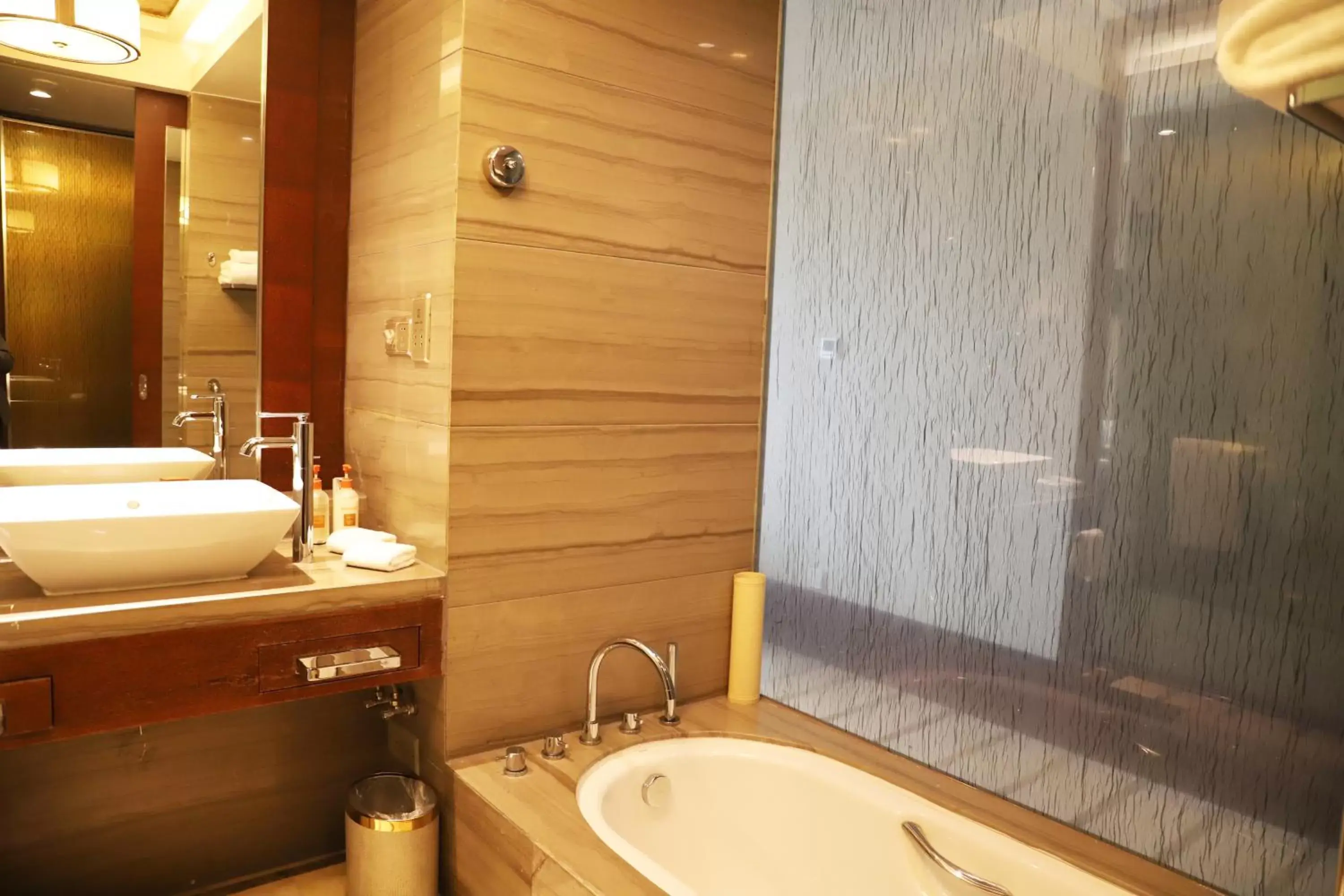 Toilet, Bathroom in Crowne Plaza Hefei, an IHG Hotel