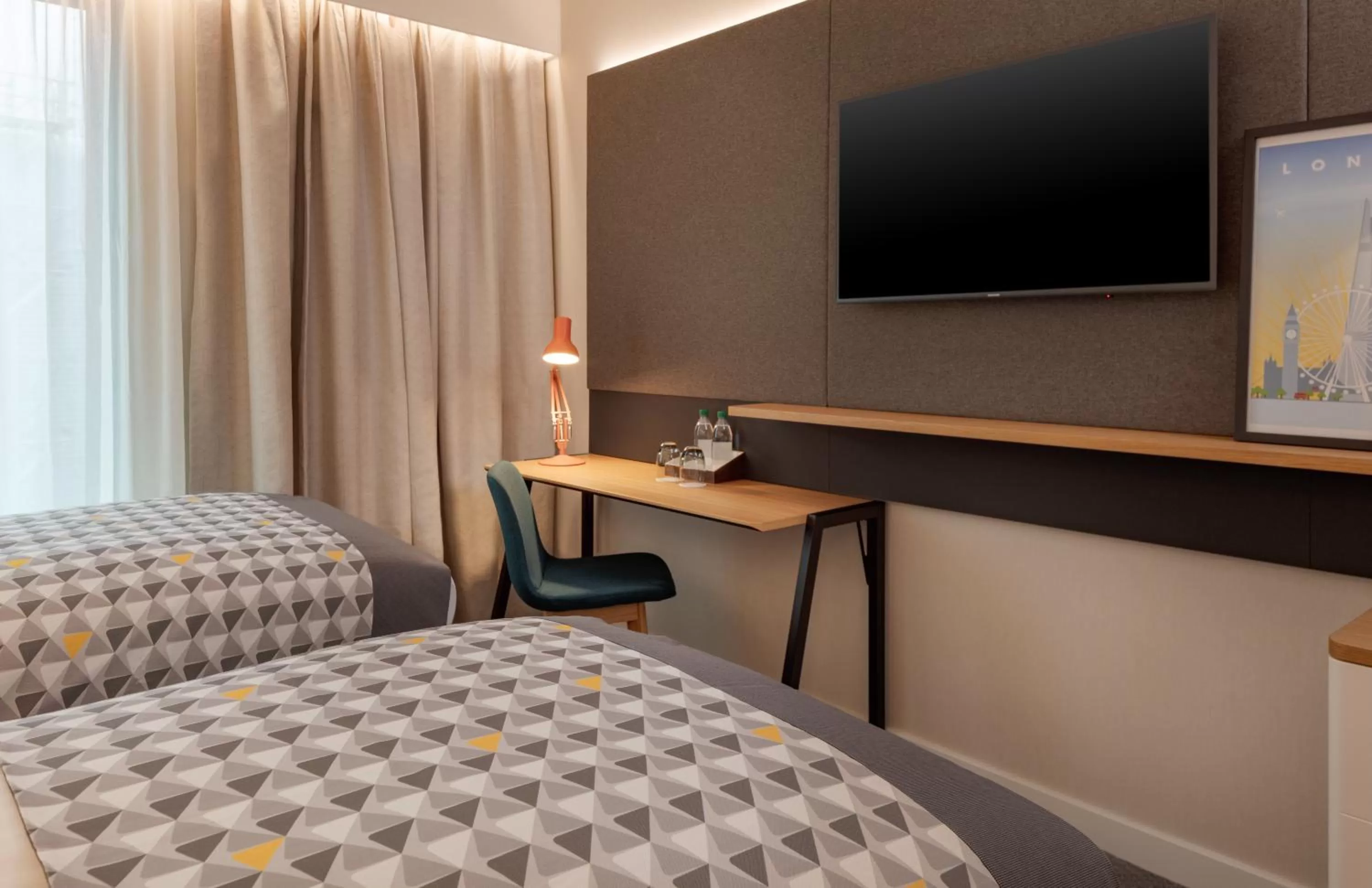 Bed in Holiday Inn London Heathrow - Bath Road by IHG