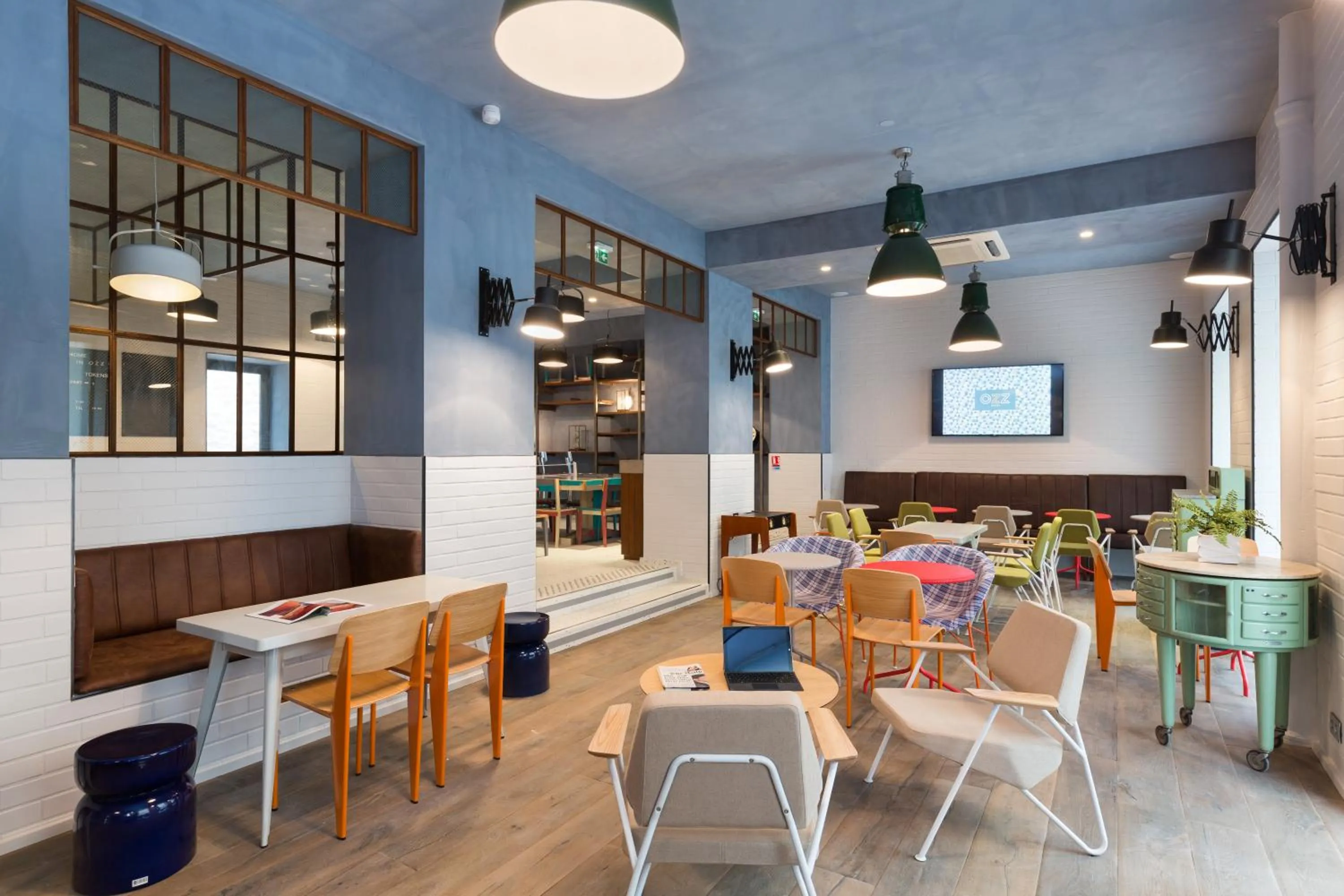 Lounge or bar, Restaurant/Places to Eat in Hôtel Ozz by Happyculture