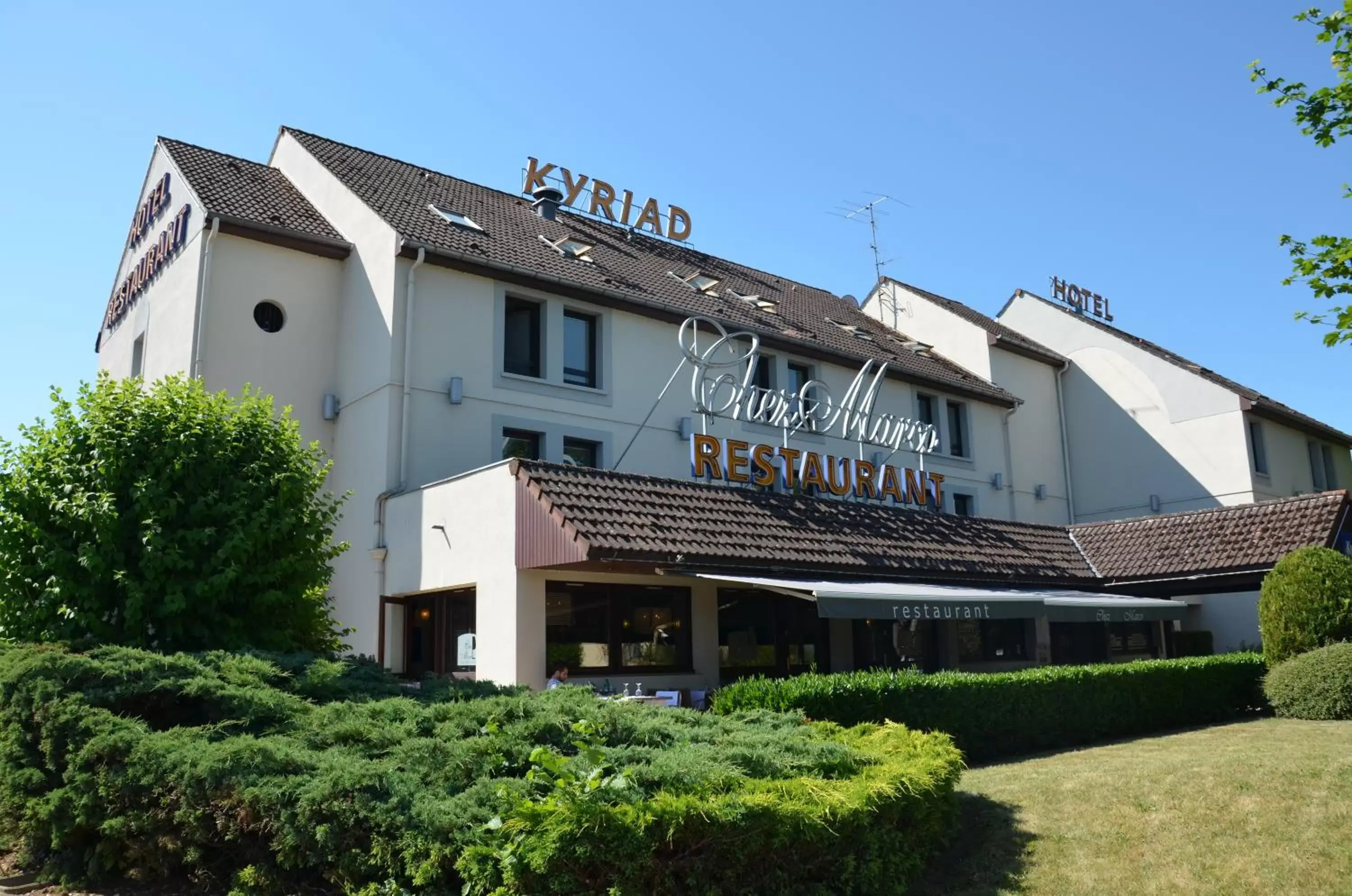 Facade/entrance, Property Building in Kyriad Dijon Est Mirande