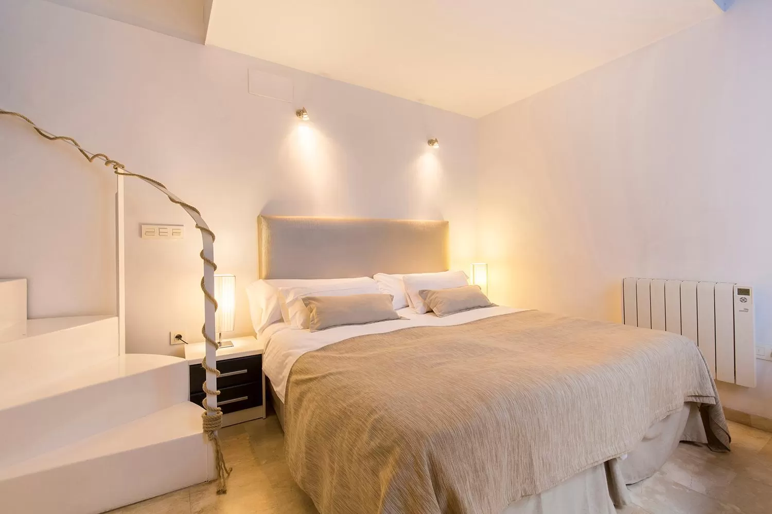 Bedroom, Bed in tuGuest Elvira Suites