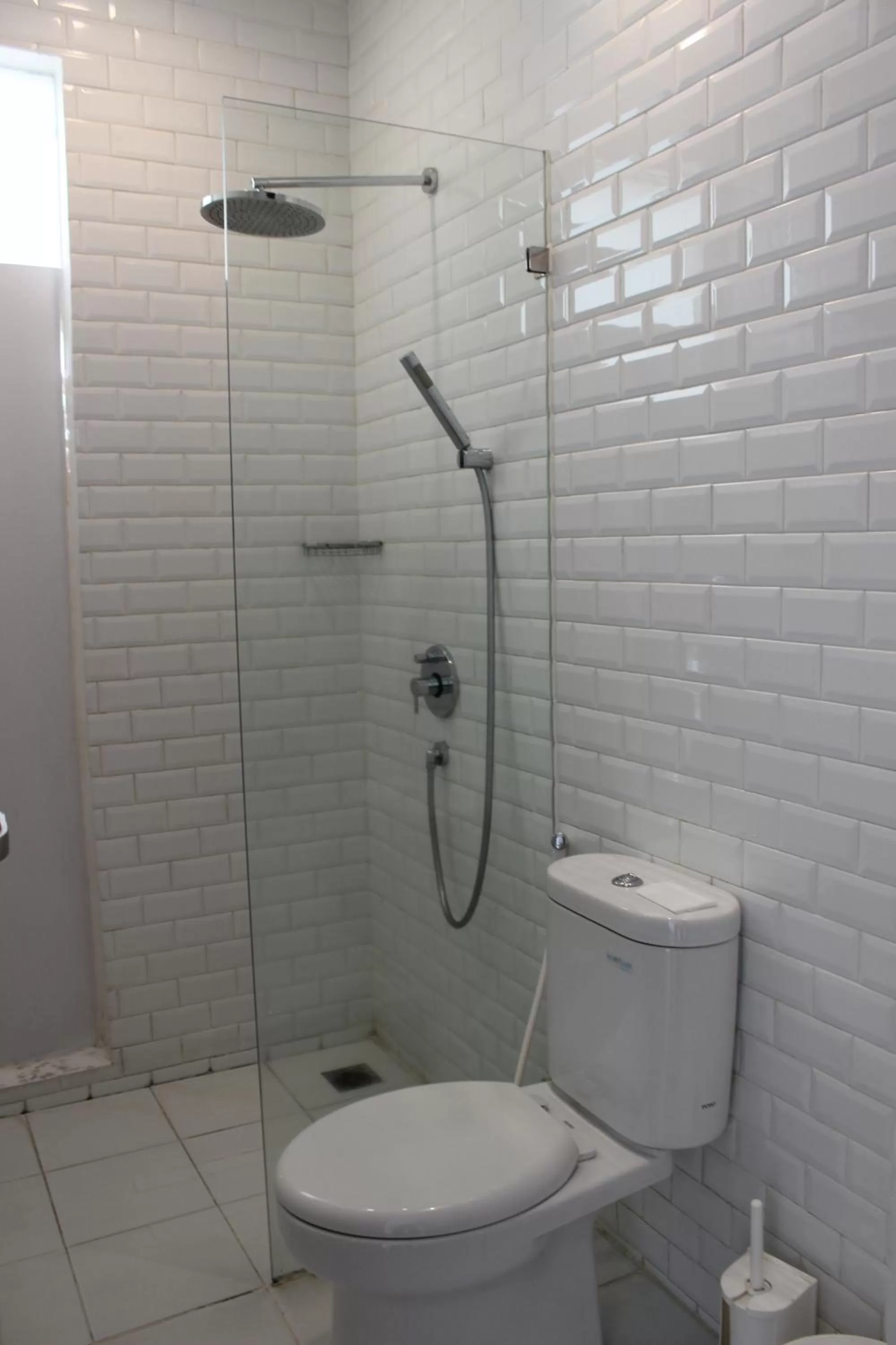 Shower in White Tree Residence