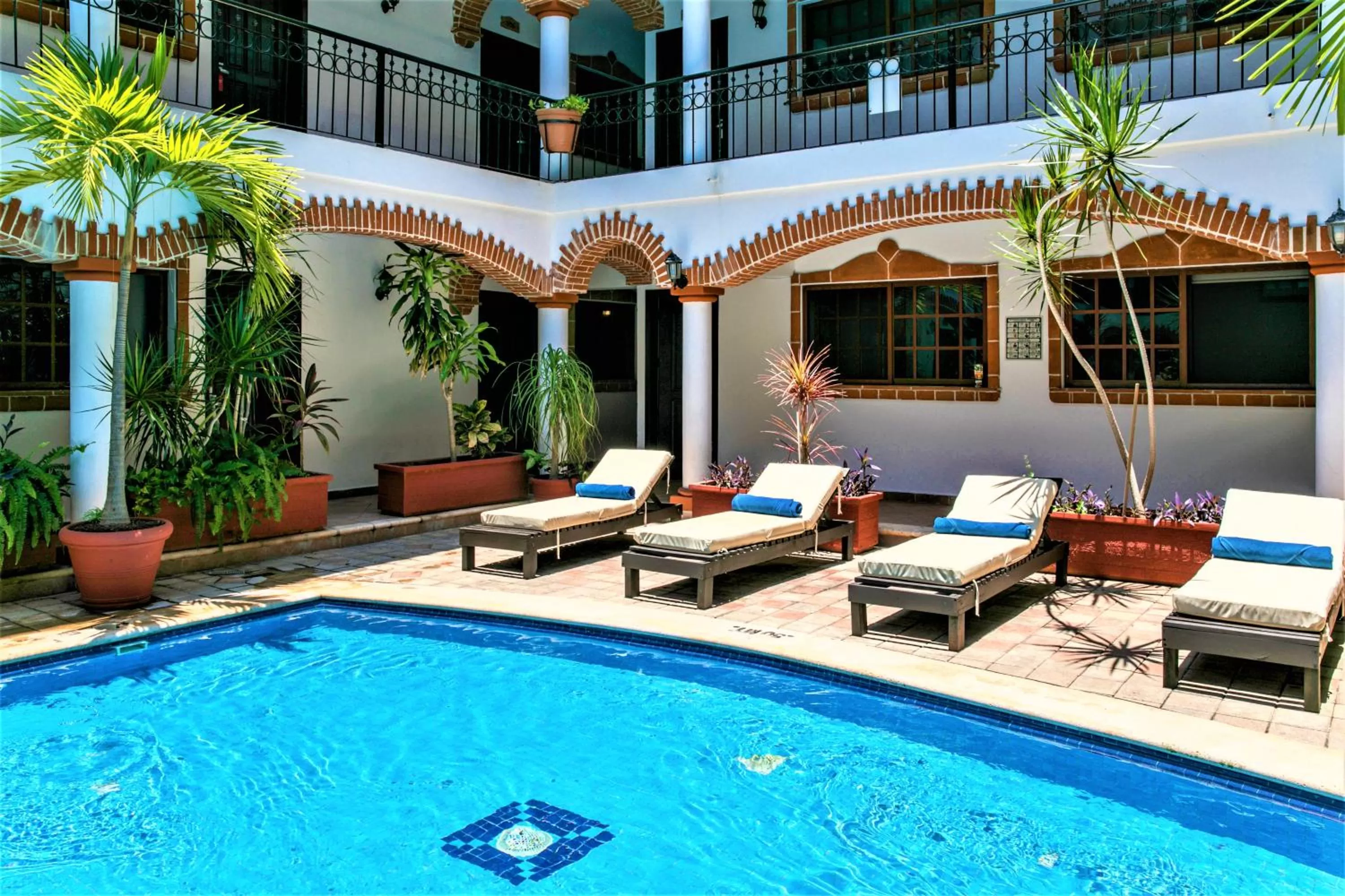 Swimming pool in Hotel Colonial Playa del Carmen