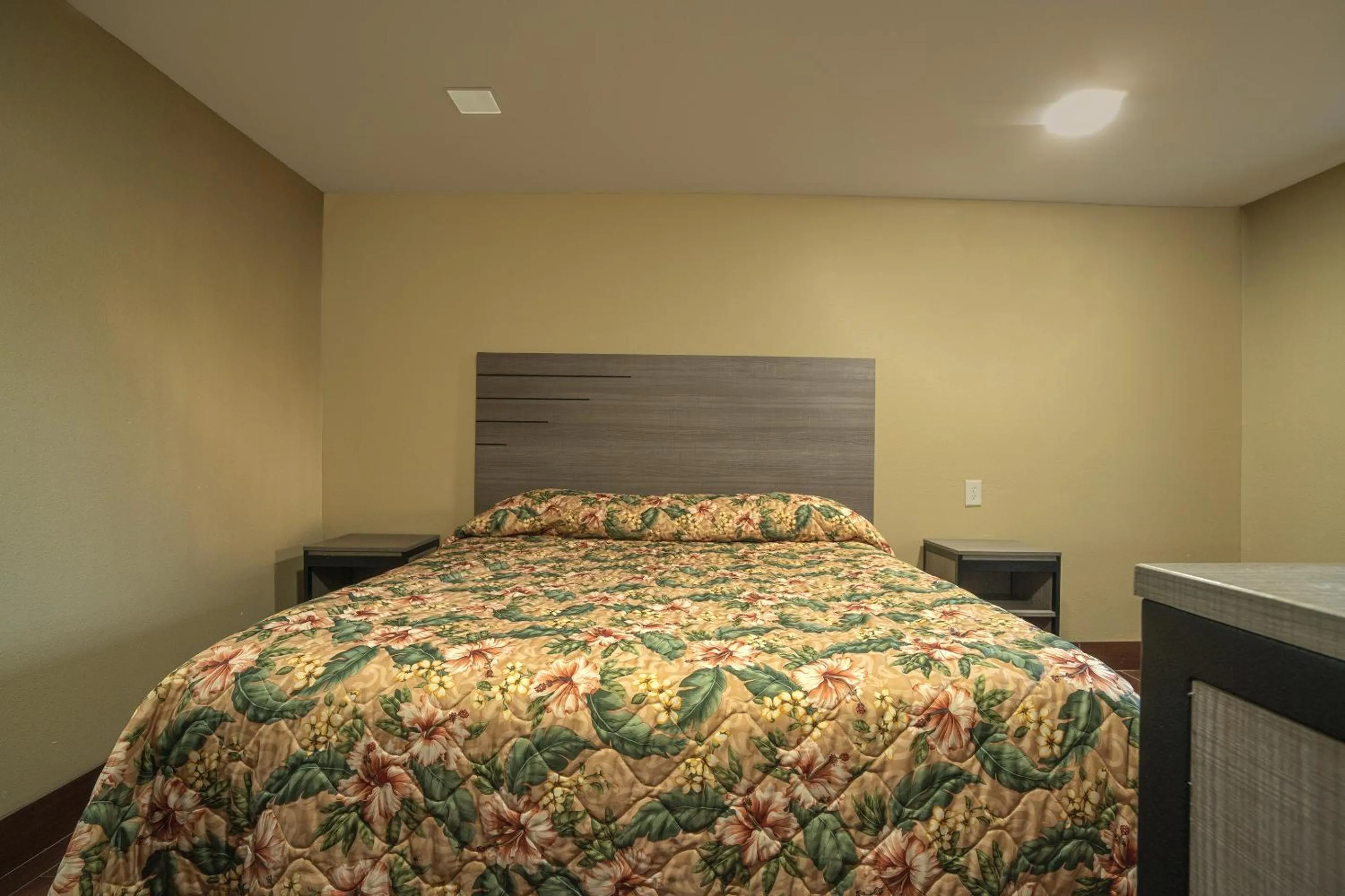 Bedroom, Bed in Days Inn by Wyndham Aransas Pass