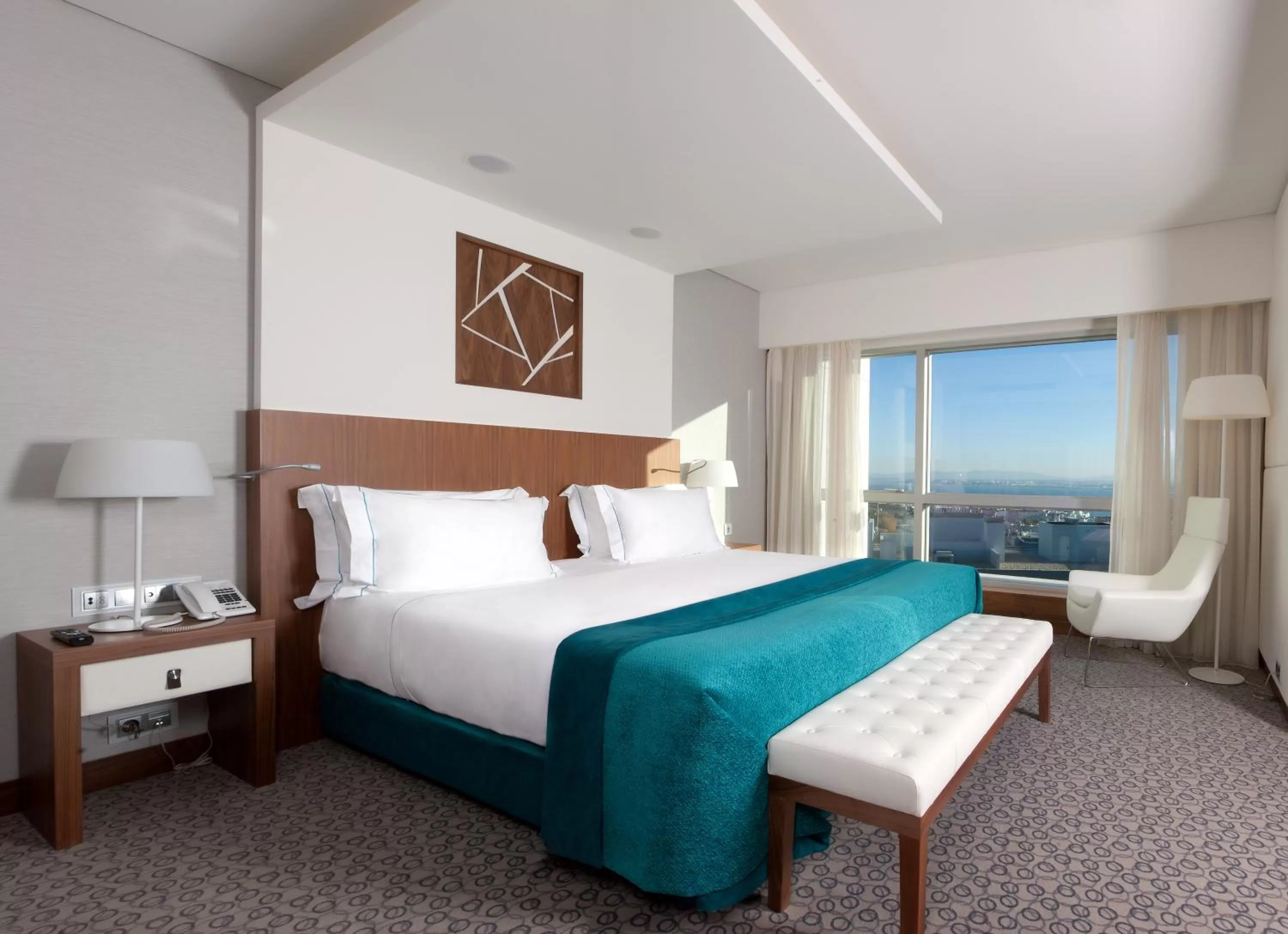 Toilet, Bed in EPIC SANA Lisboa Hotel