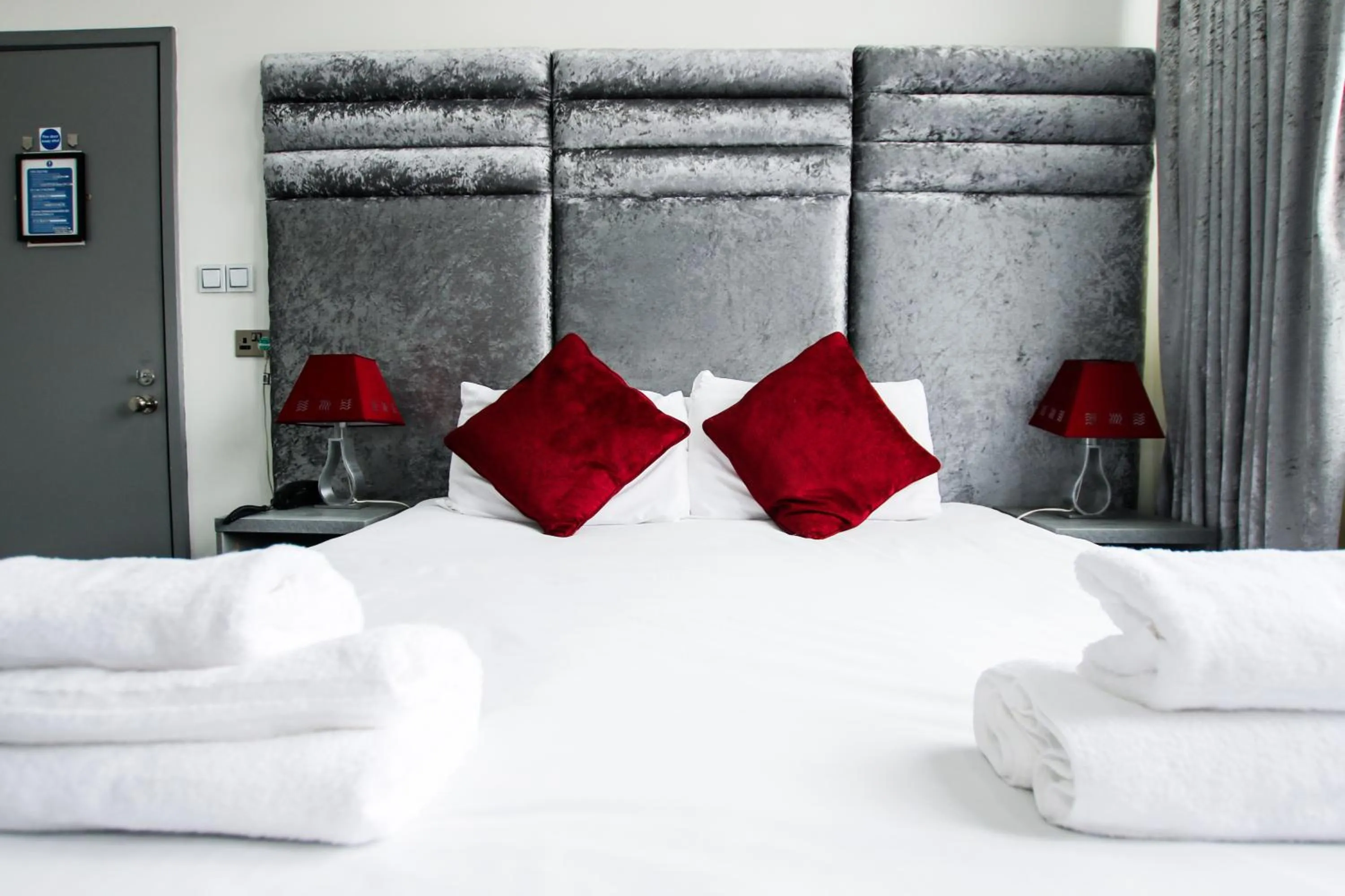 Bed in Brunswick Merchant City Hotel