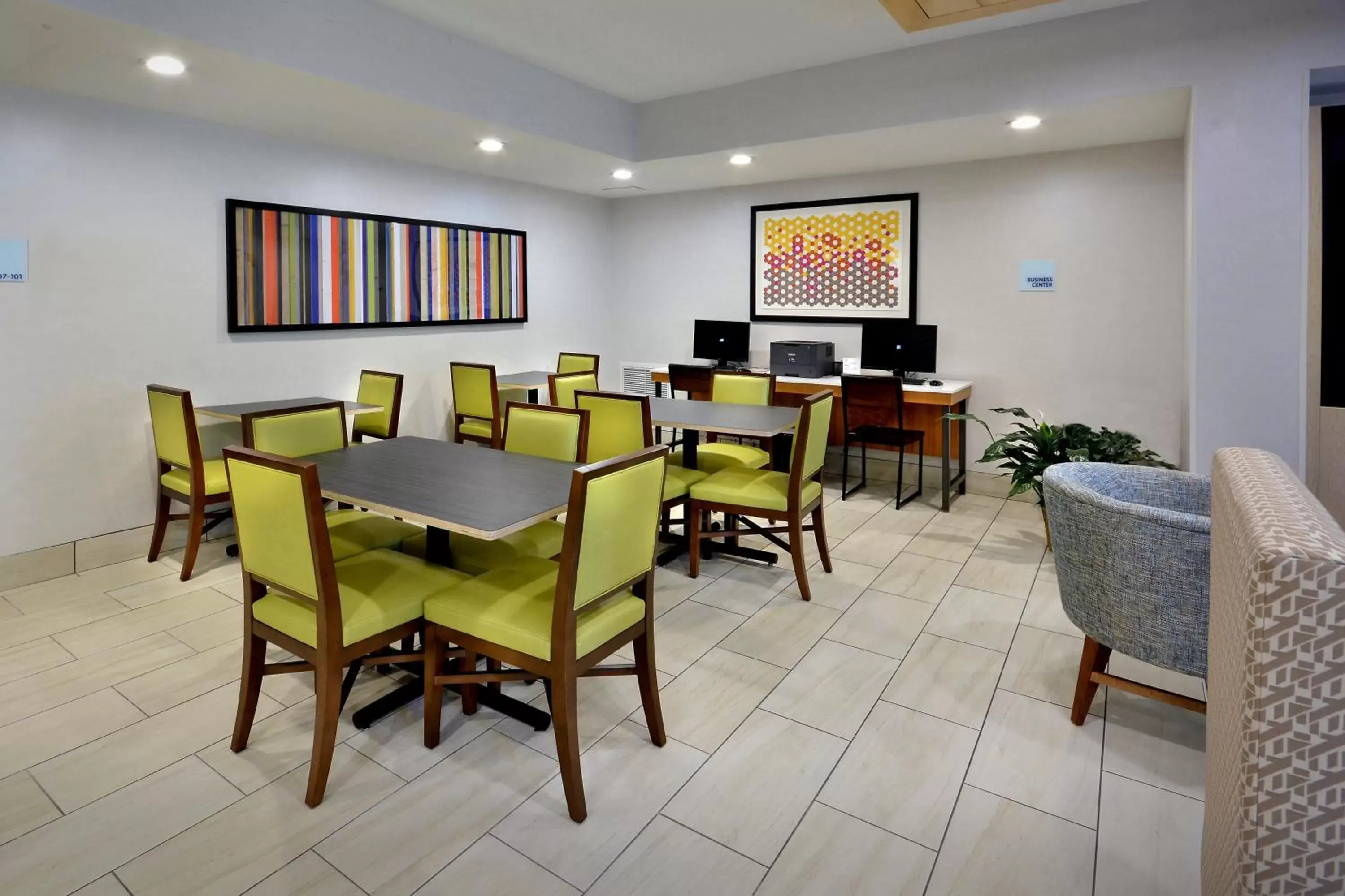 Property building in Holiday Inn Express Durham by IHG Property building in Holiday Inn Express Durham by IHG