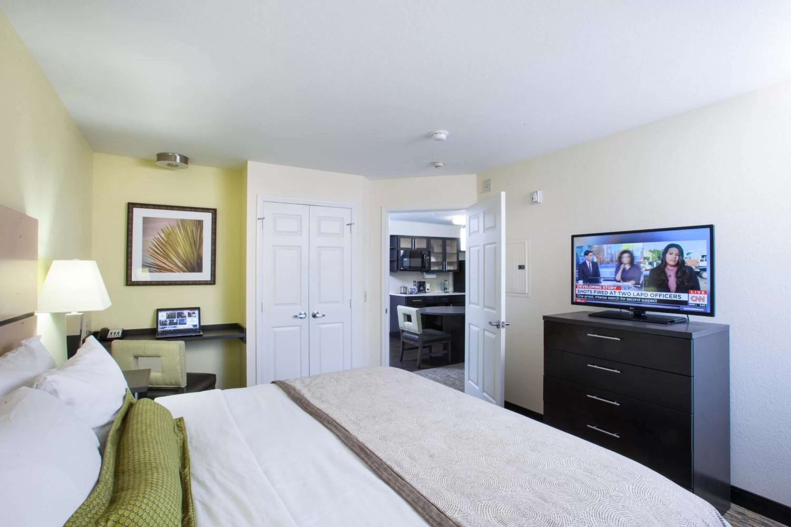 Photo of the whole room, Bed in Candlewood Suites New Braunfels by IHG