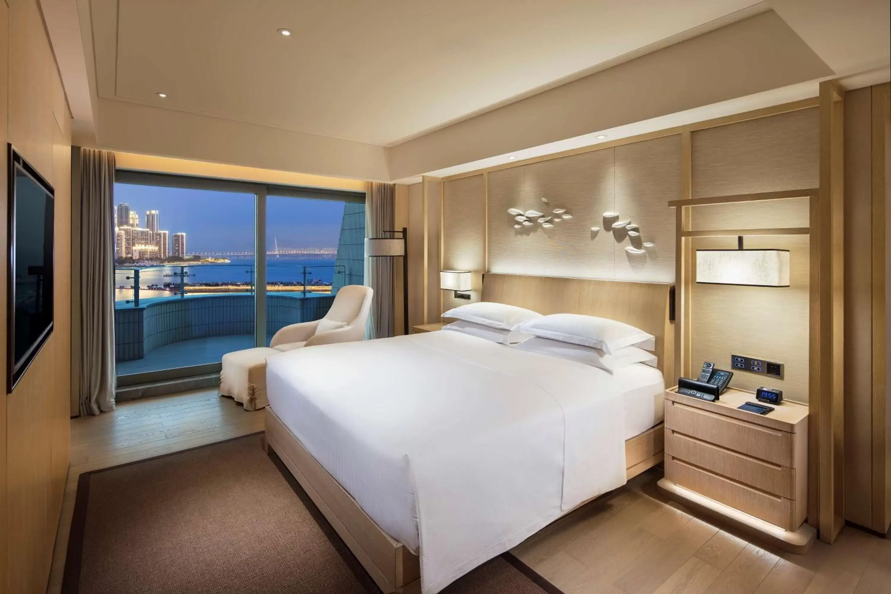 Bedroom, Bed in Hilton Shenzhen Shekou Nanhai